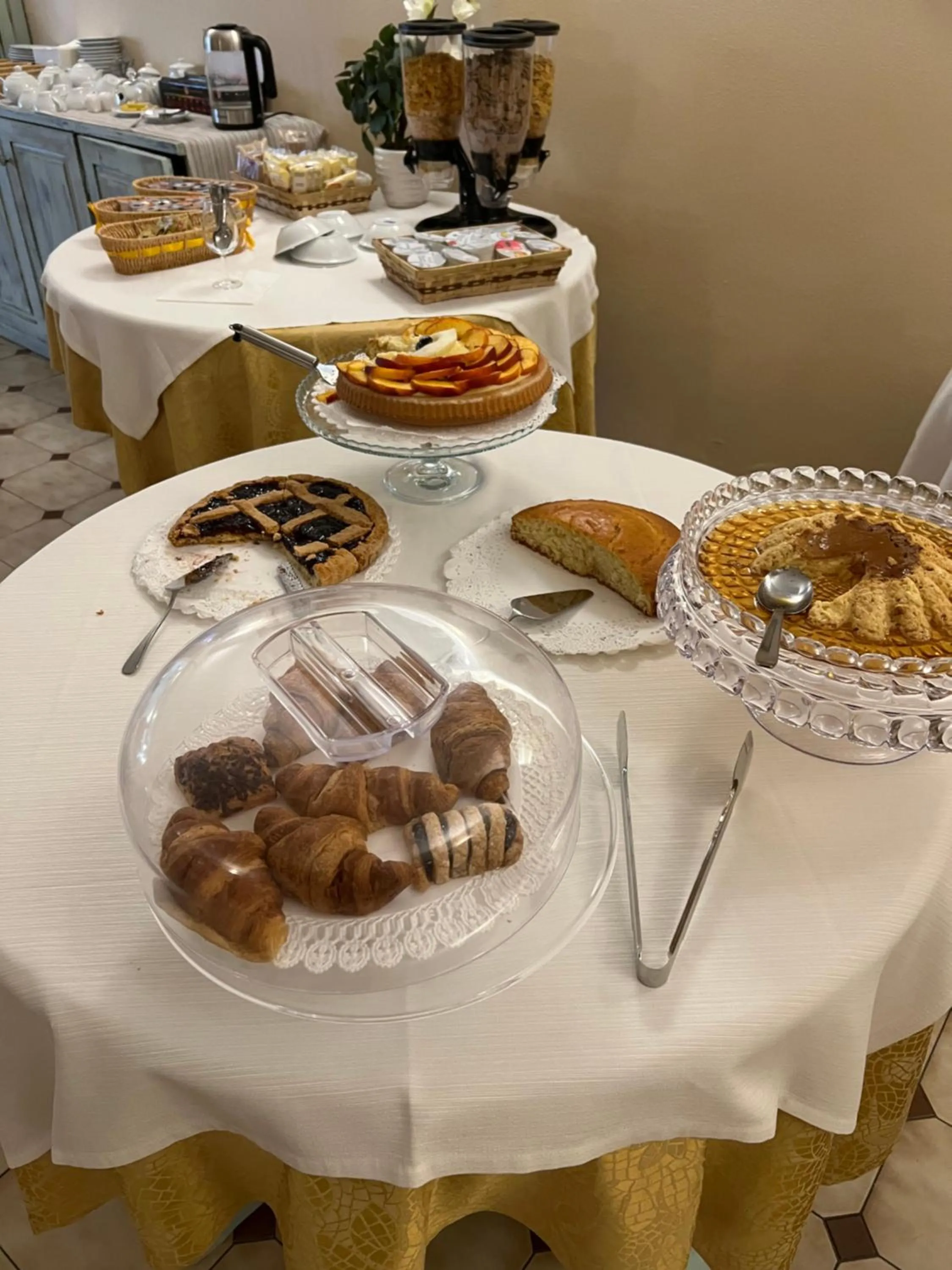 Continental breakfast in Hotel Geranio Rosso