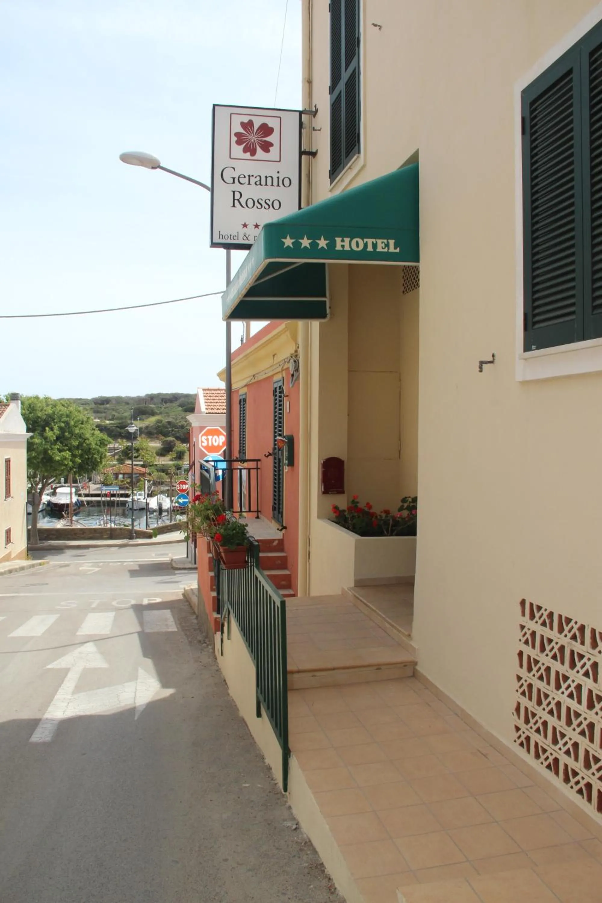 Property building in Hotel Geranio Rosso