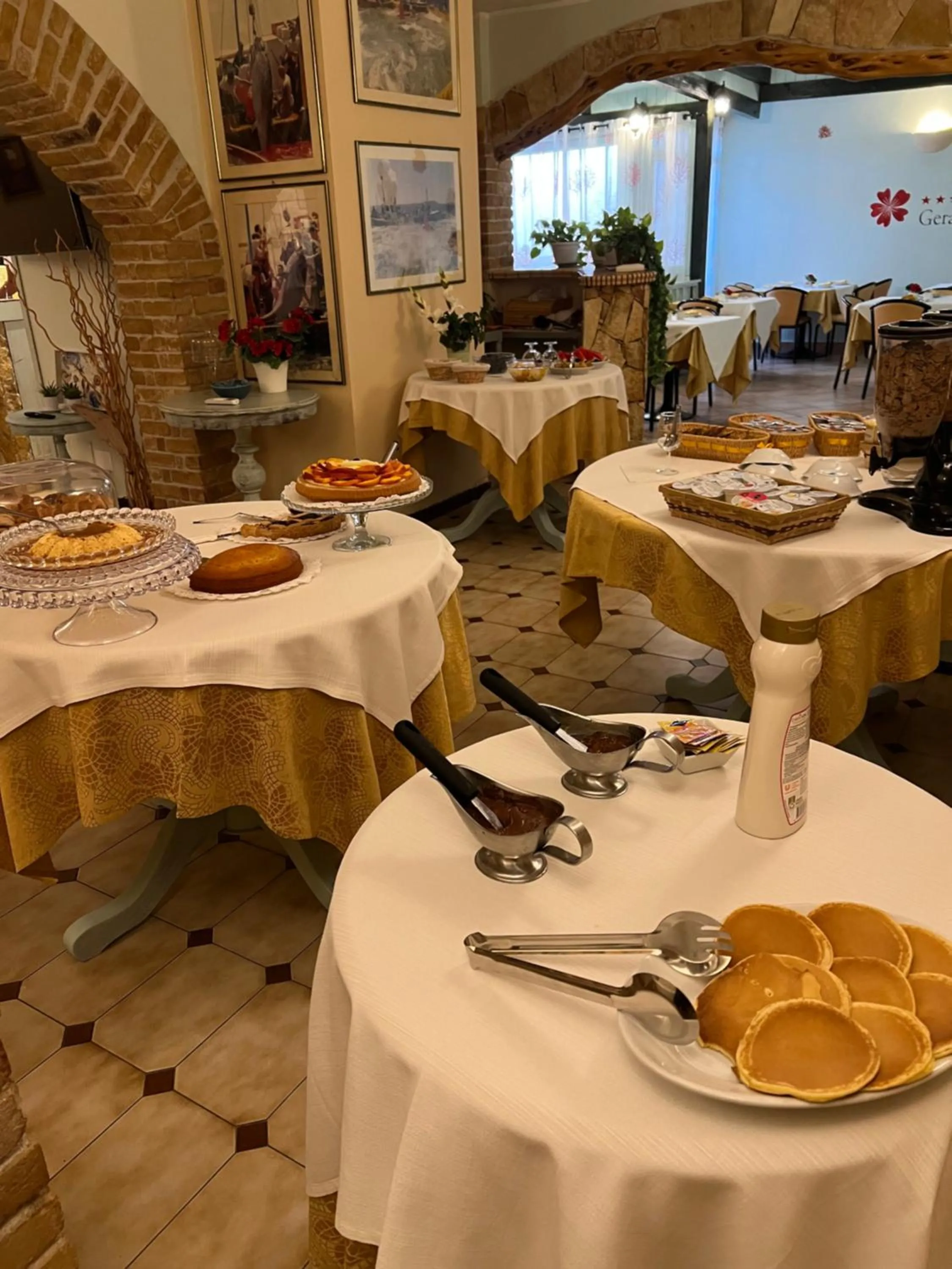 Breakfast in Hotel Geranio Rosso