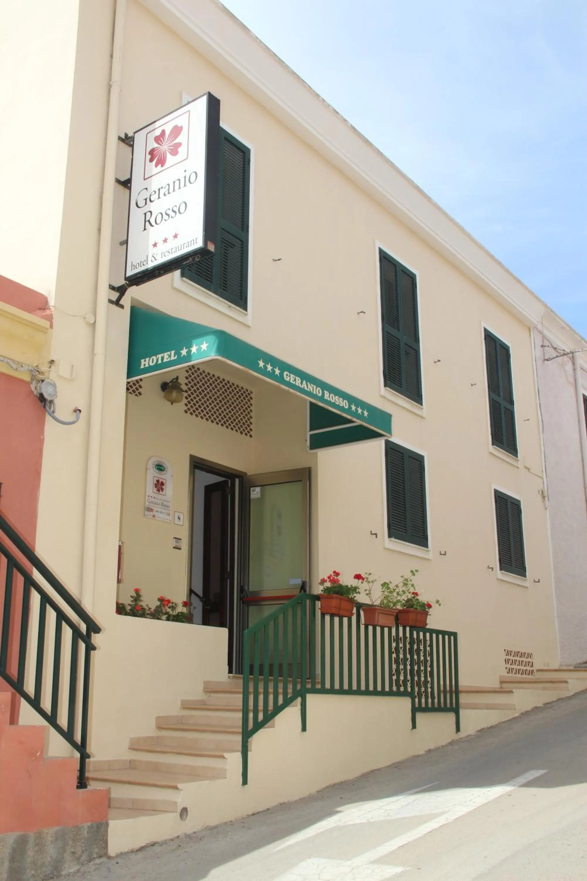 Property building in Hotel Geranio Rosso