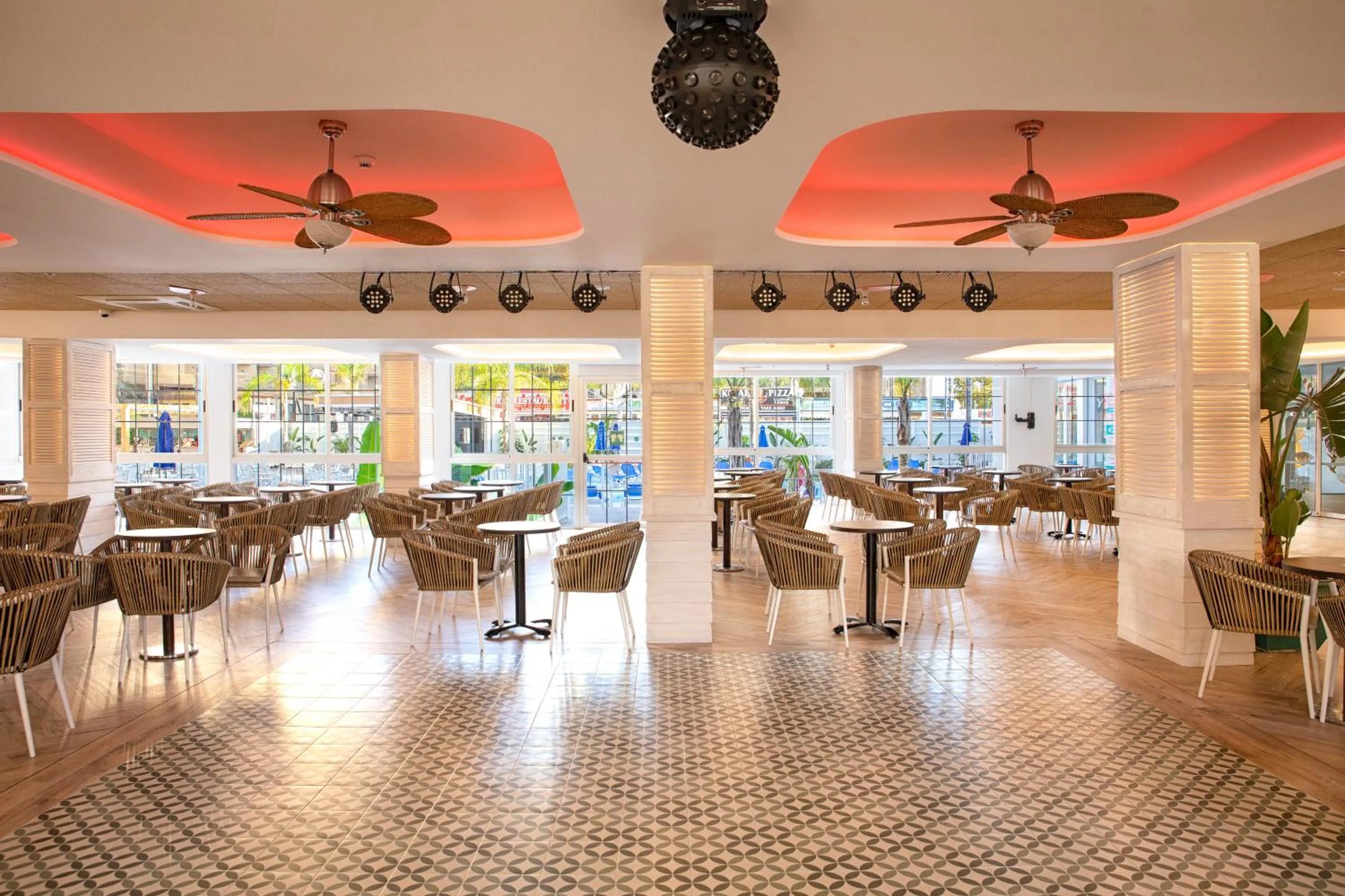 Lounge or bar in Ambassador Playa I