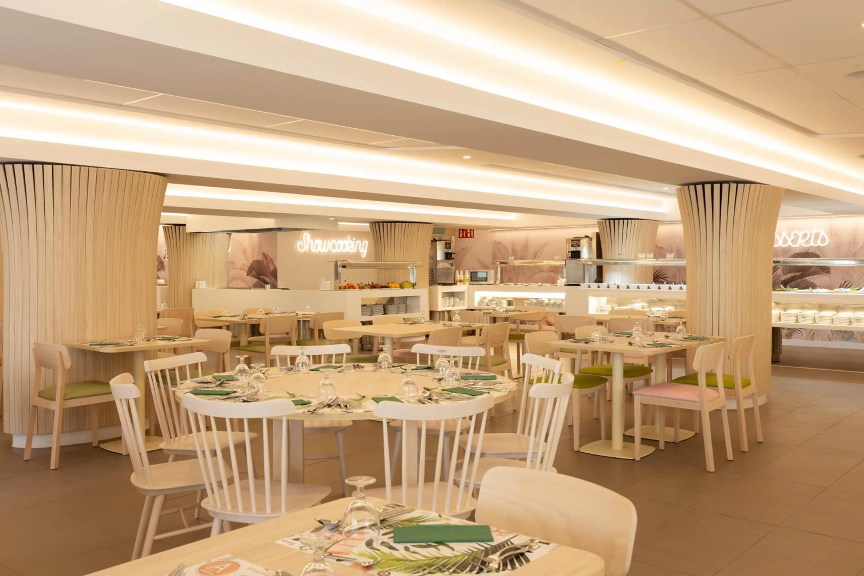 Restaurant/places to eat in Ambassador Playa I