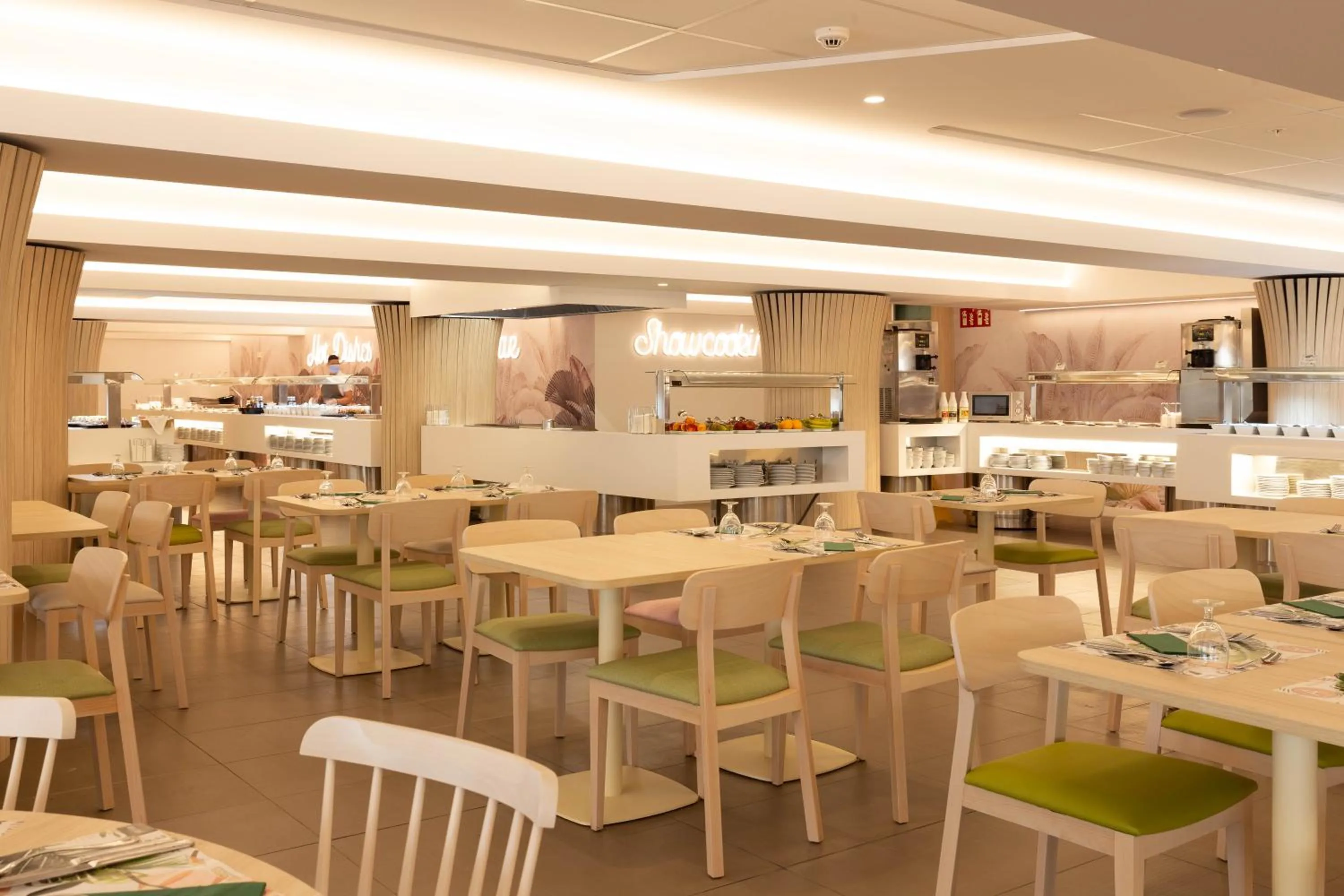 Restaurant/places to eat in Ambassador Playa I