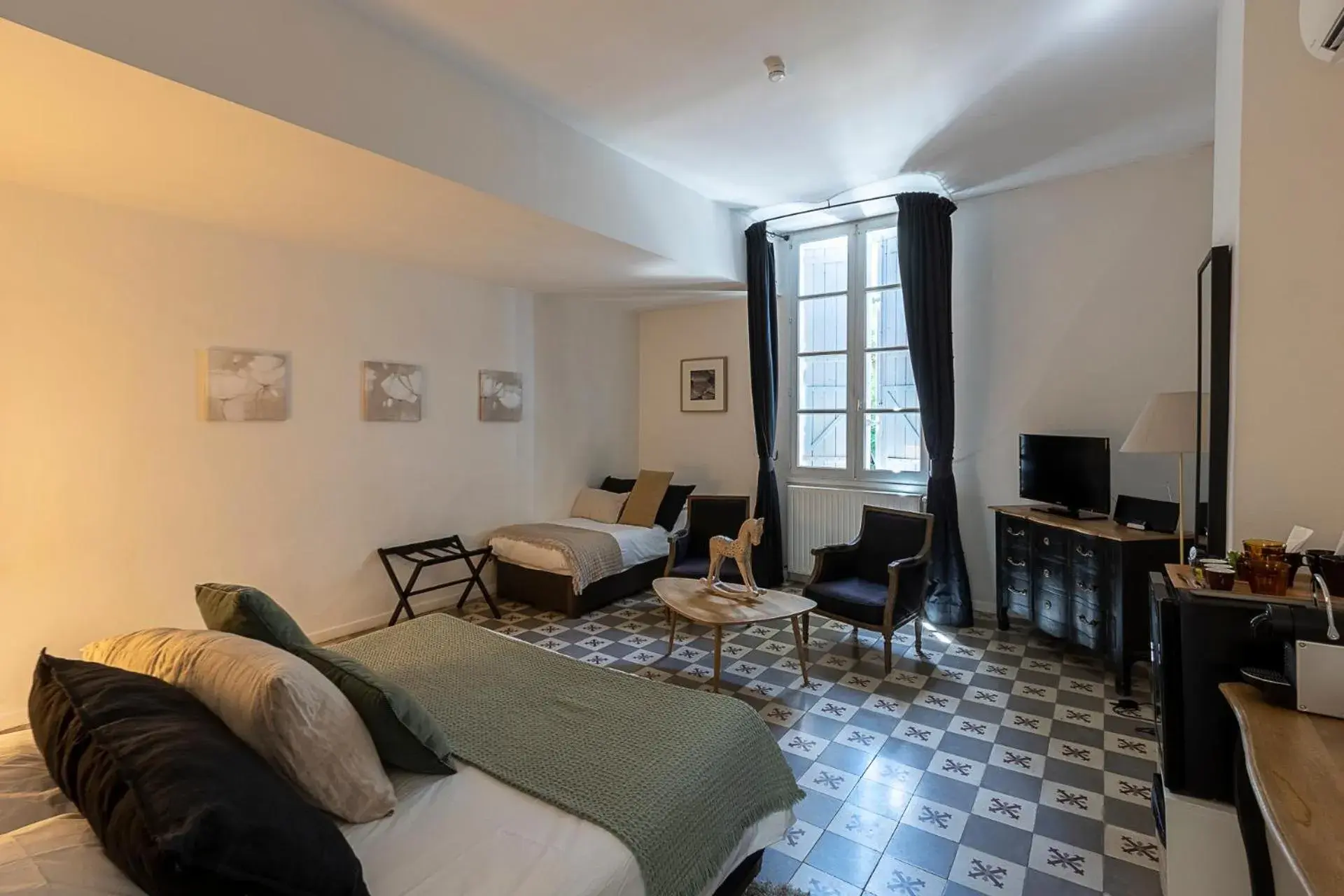 Deluxe Triple Room in Mas de Capelou Deluxe Triple Room in Mas de Capelou