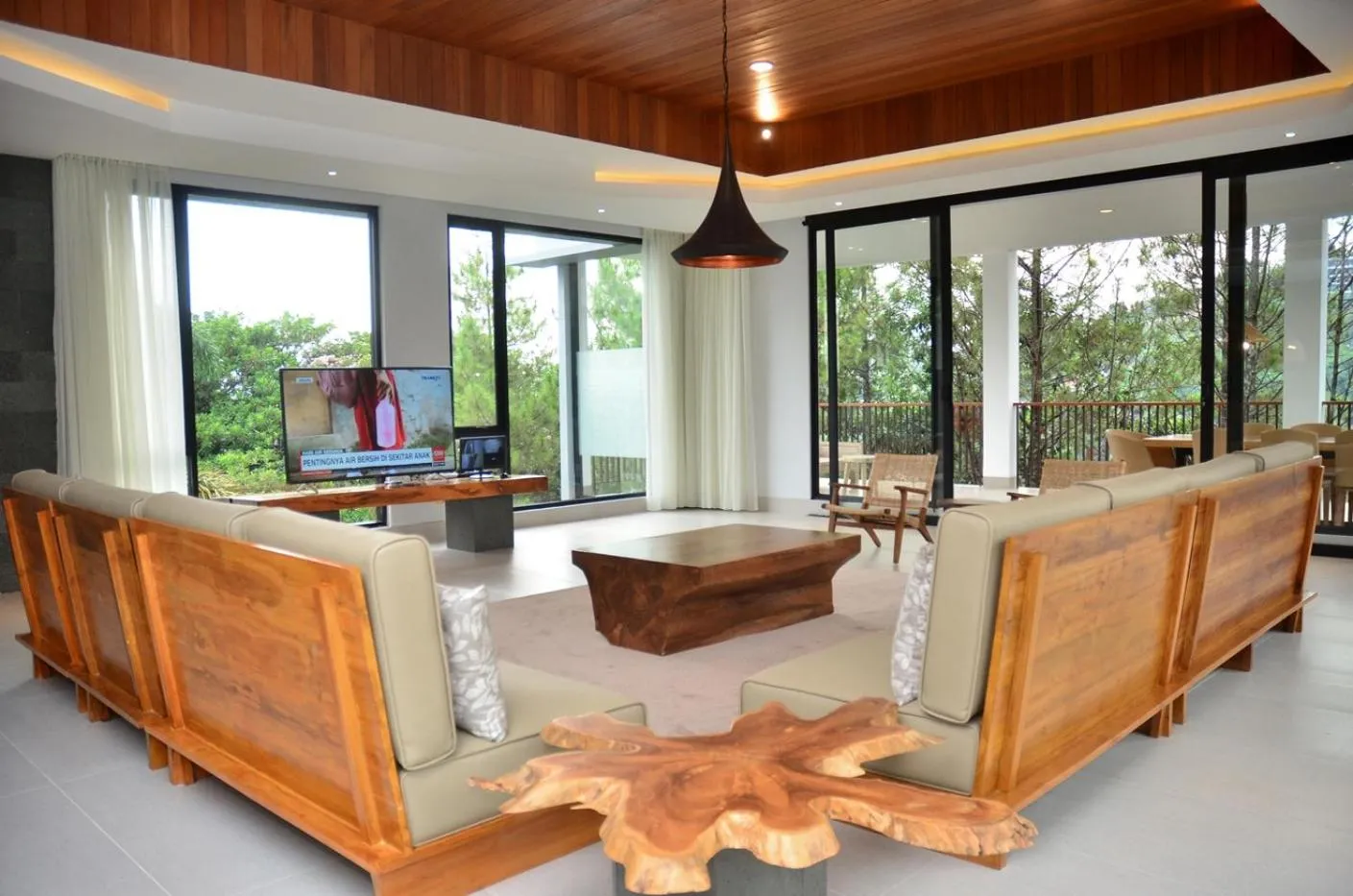 Communal lounge/ TV room in Atsuka Hill View Villa 8 bedrooms with a private heated swimming pool