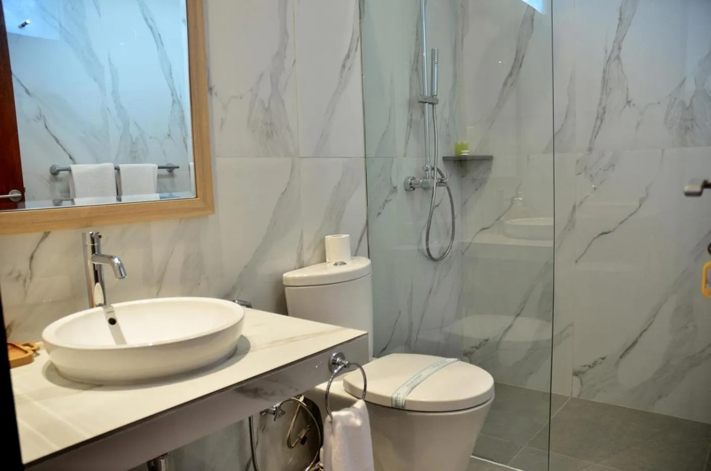 Shower in Atsuka Hill View Villa 8 bedrooms with a private heated swimming pool