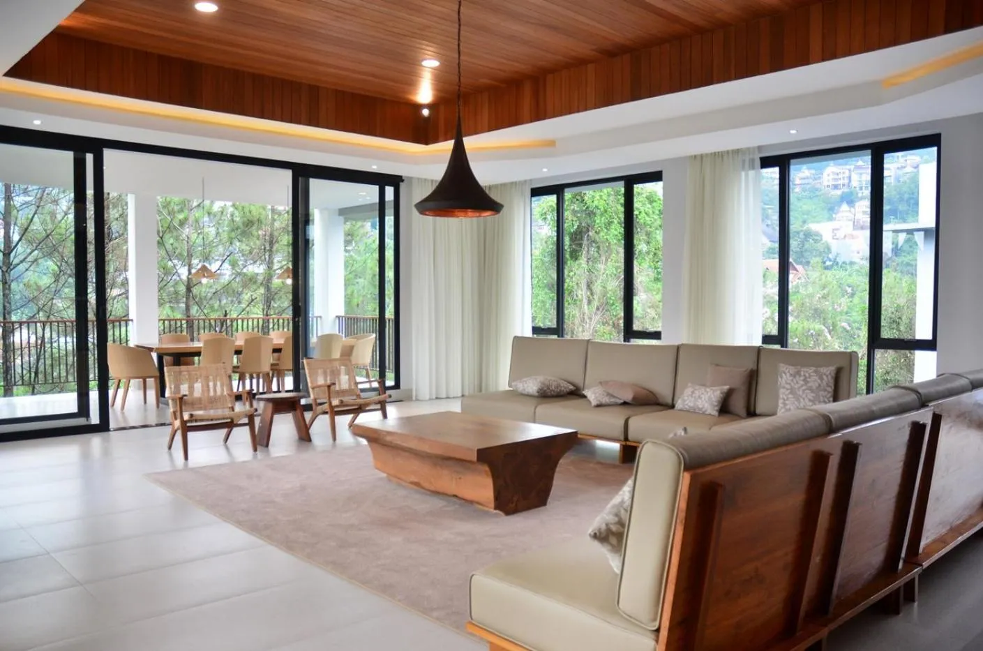 Living room in Atsuka Hill View Villa 8 bedrooms with a private heated swimming pool