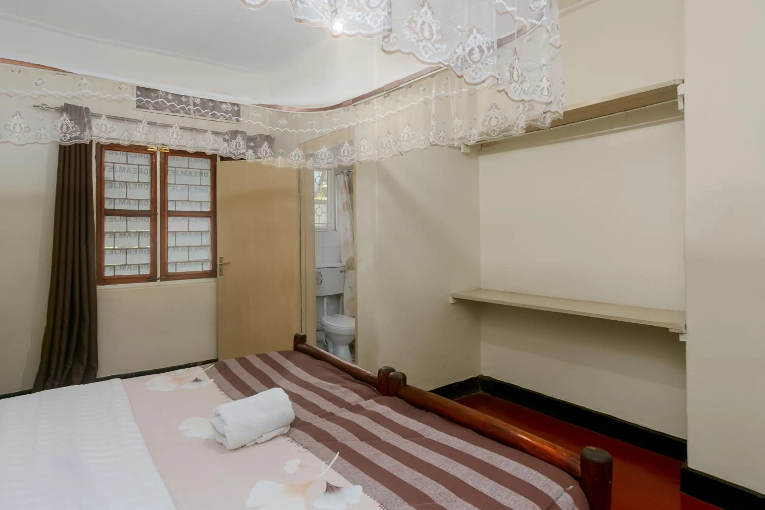 Bedroom, Bed in Dream jet suites