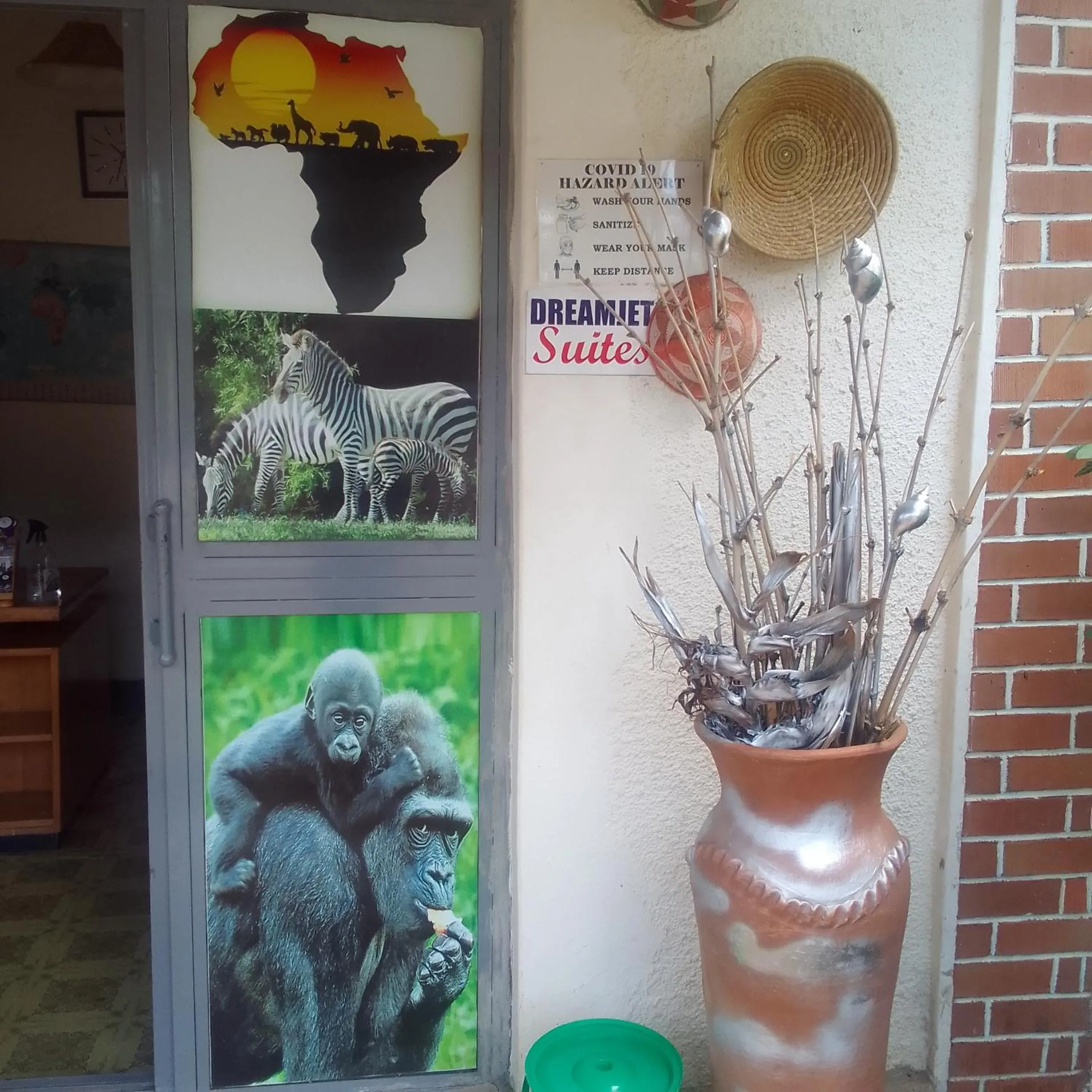 Facade/entrance in Dream jet suites