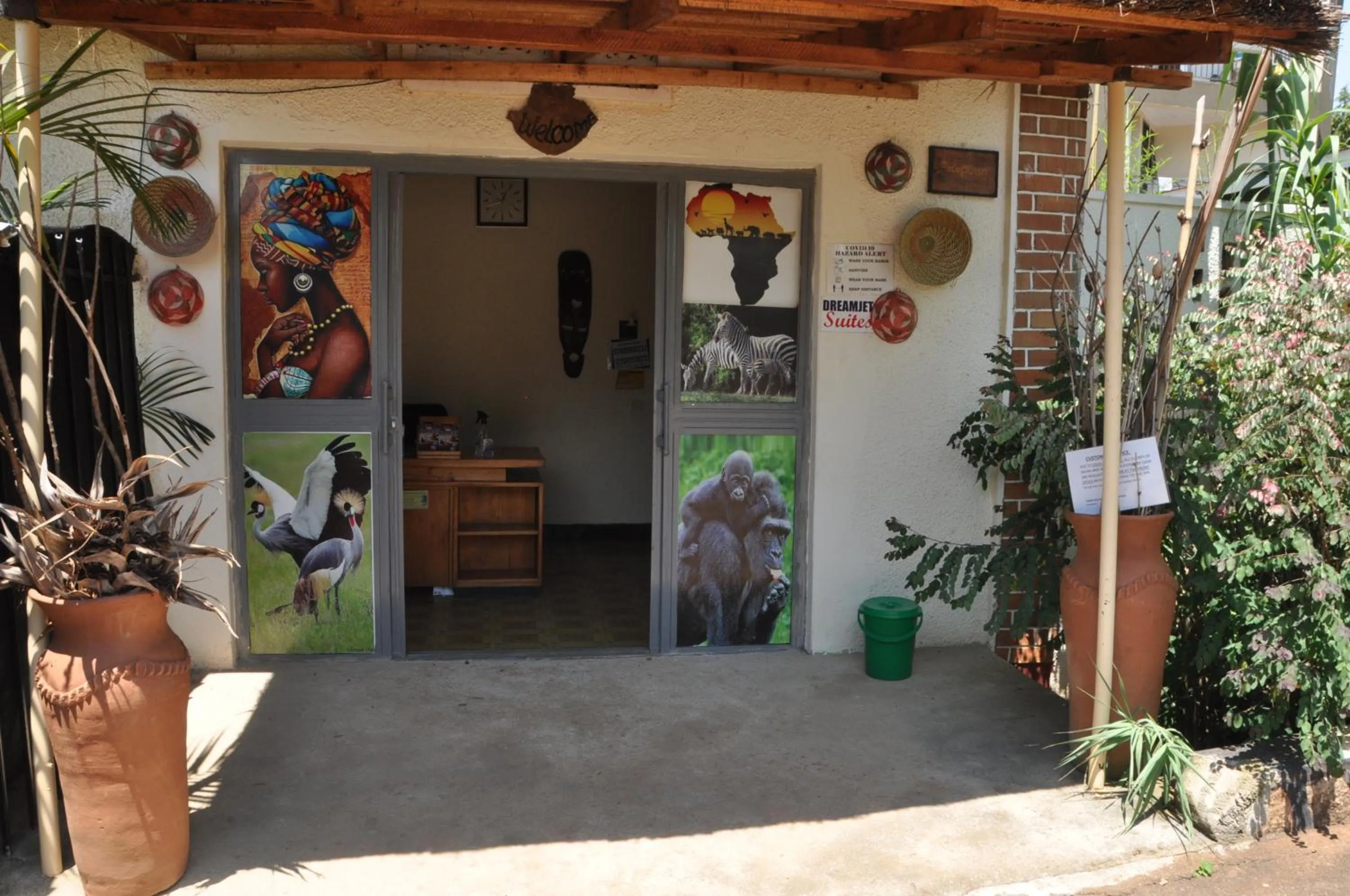 Facade/entrance in Dream jet suites