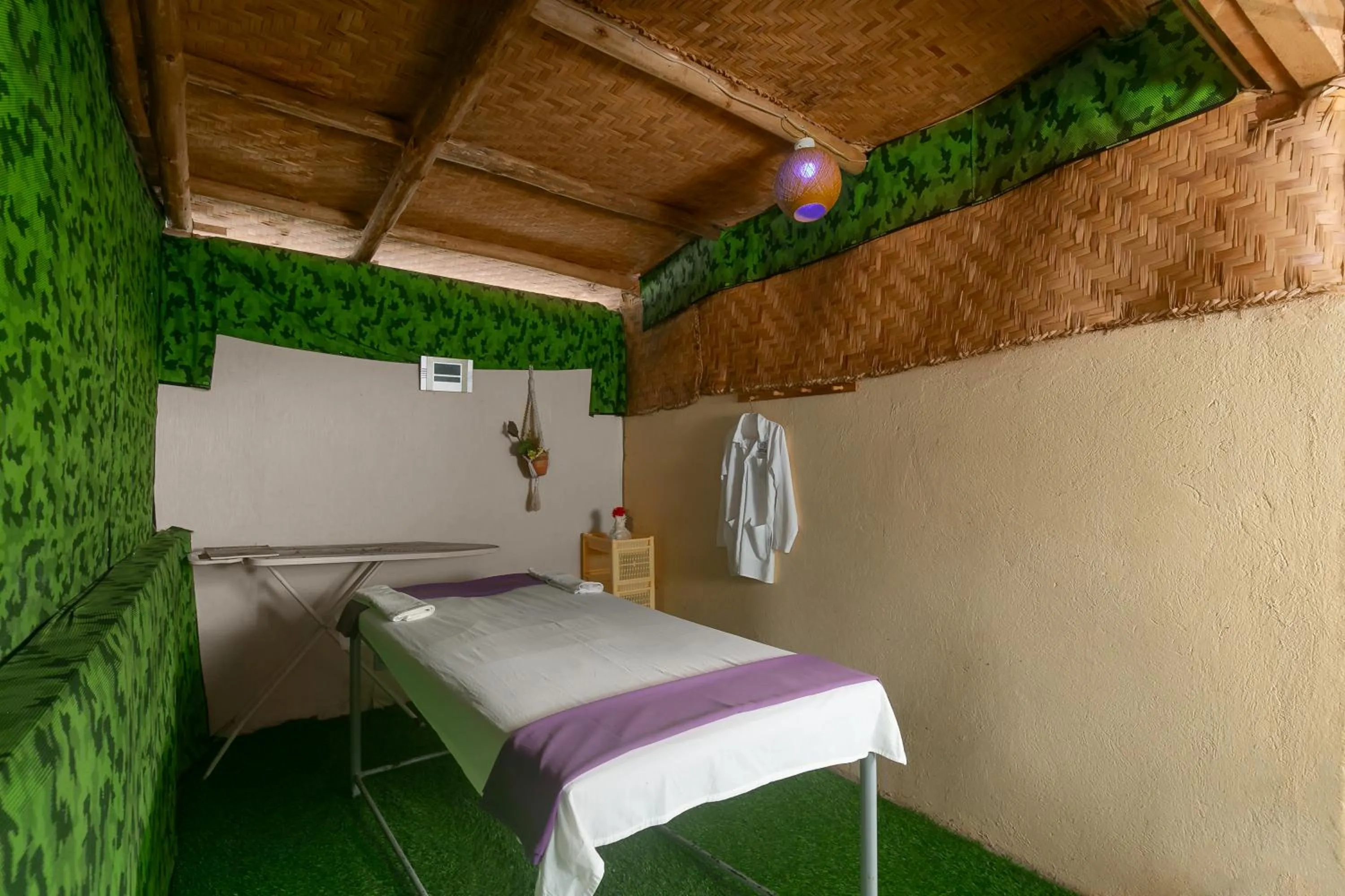 Massage in Dream jet suites