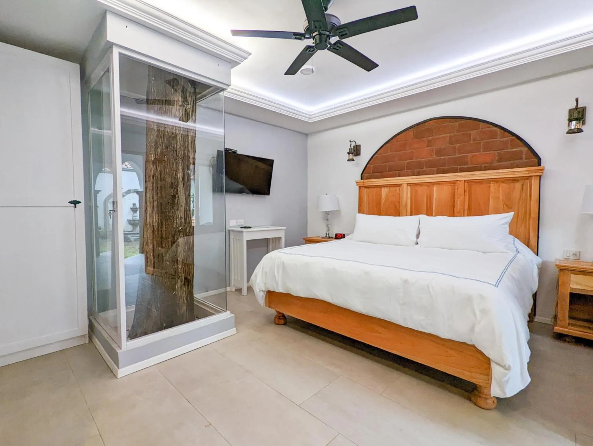 Photo of the whole room, Bed in Hacienda Valentino