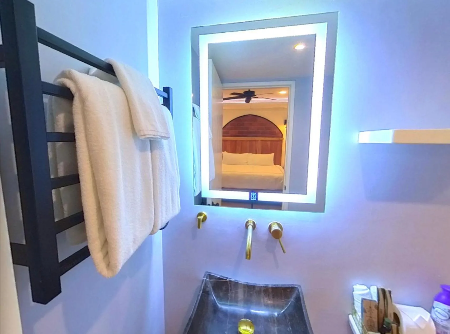 Bathroom, Bed in Hacienda Valentino