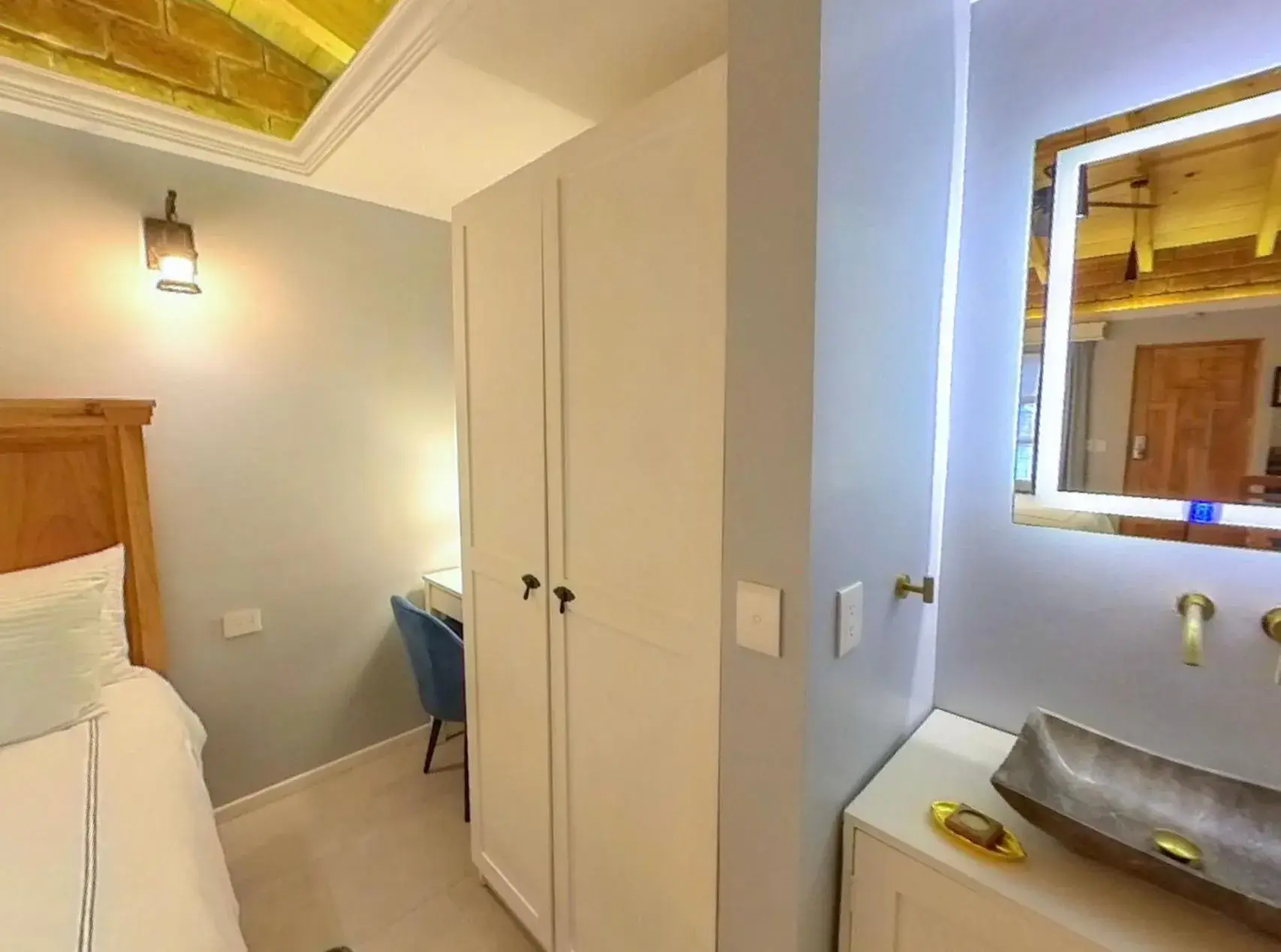 wardrobe, Bed in Hacienda Valentino wardrobe, Bed in Hacienda Valentino