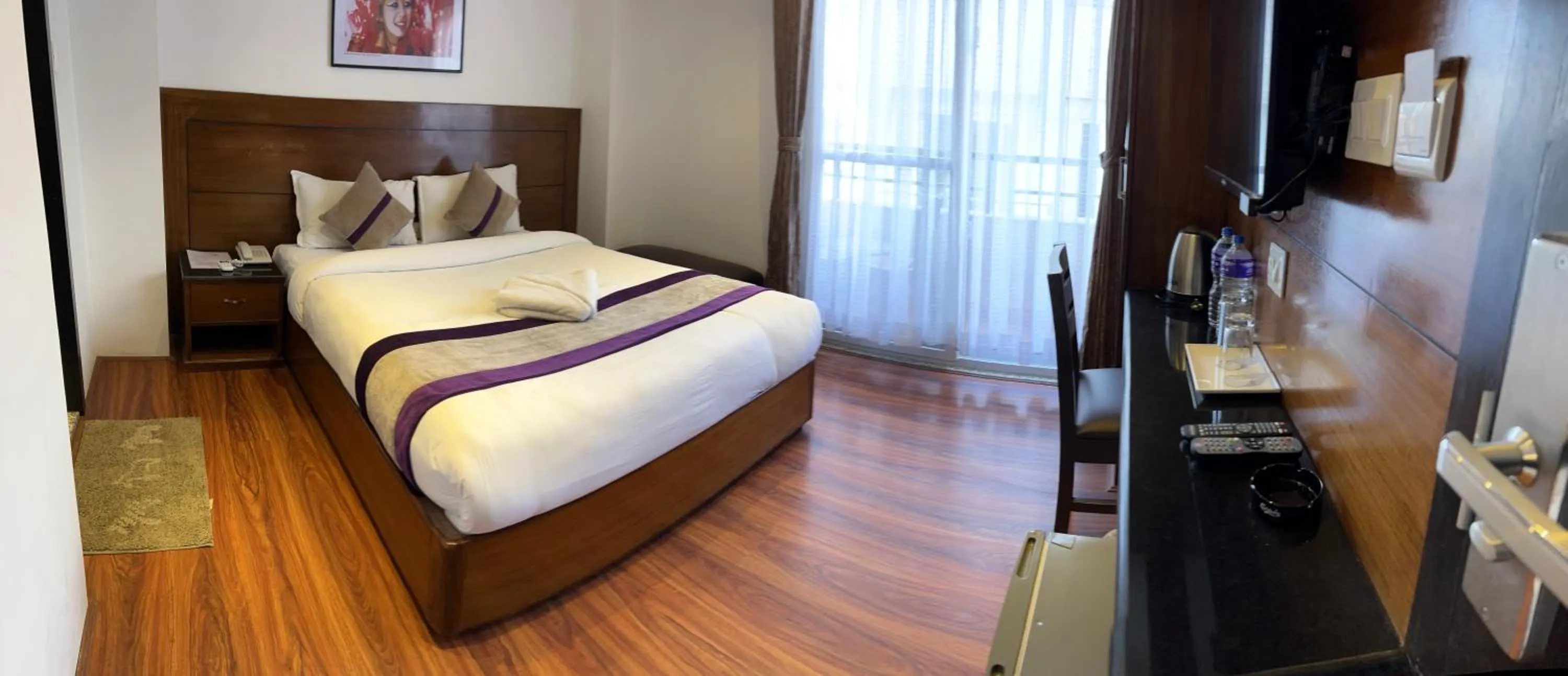 Balcony/Terrace, Bed in Hotel New Era