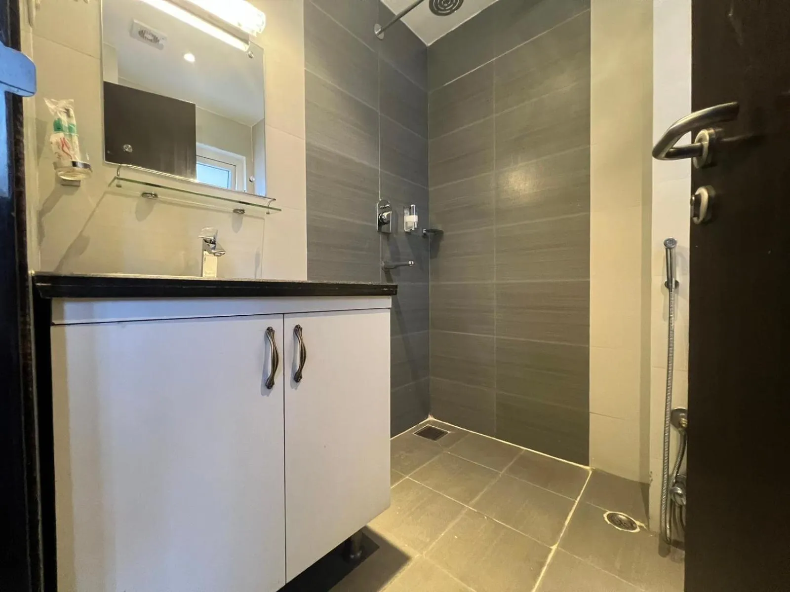 Shower in Hotel New Era