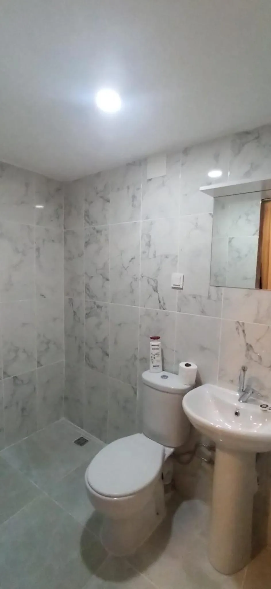 Bathroom in moonlight (AY IŞIĞI )