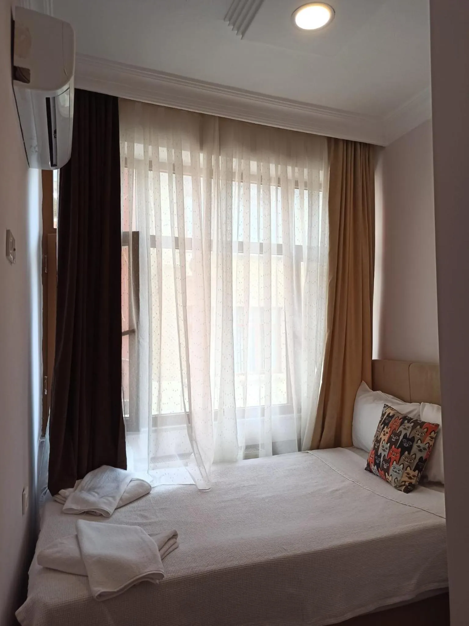 Massage, Bed in moonlight (AY IŞIĞI )