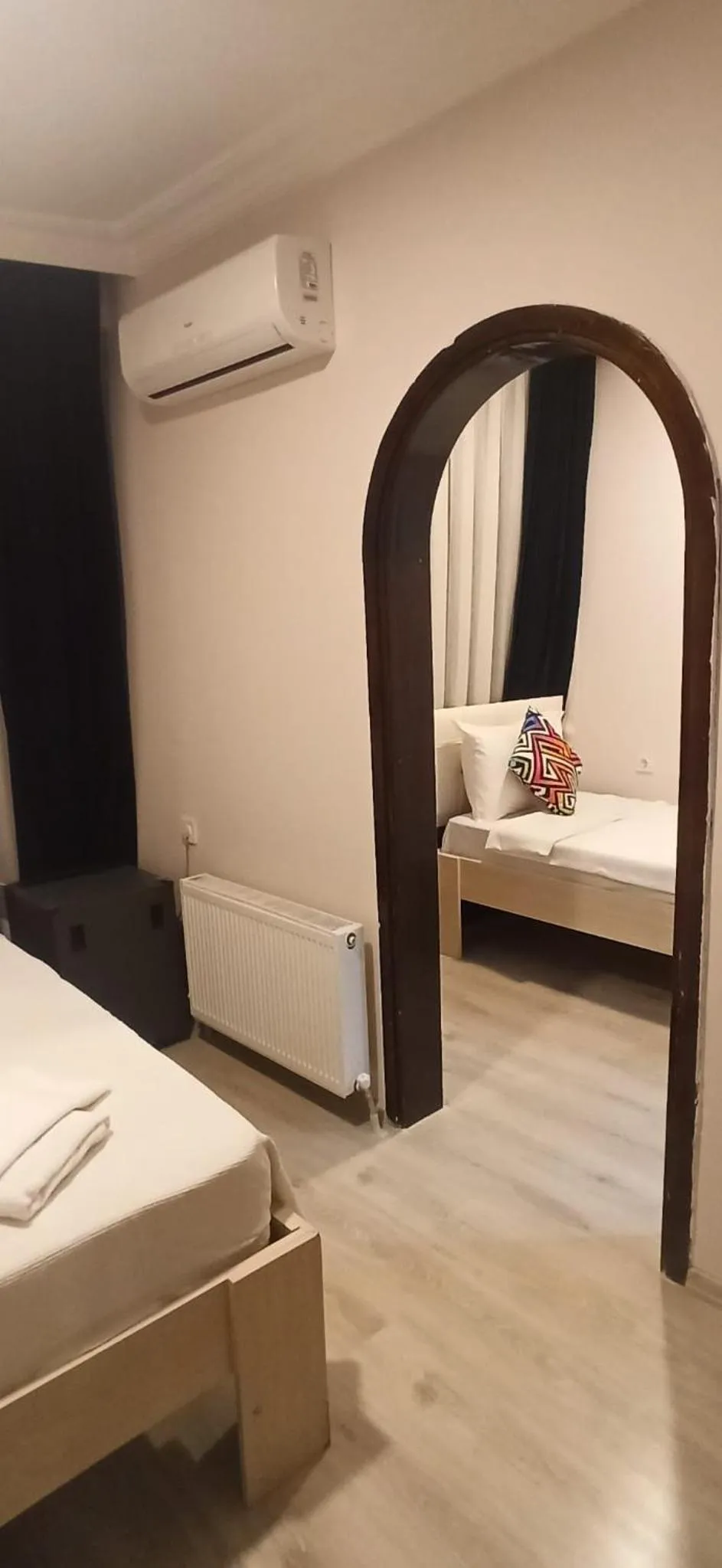 Bedroom, Bed in moonlight (AY IŞIĞI )