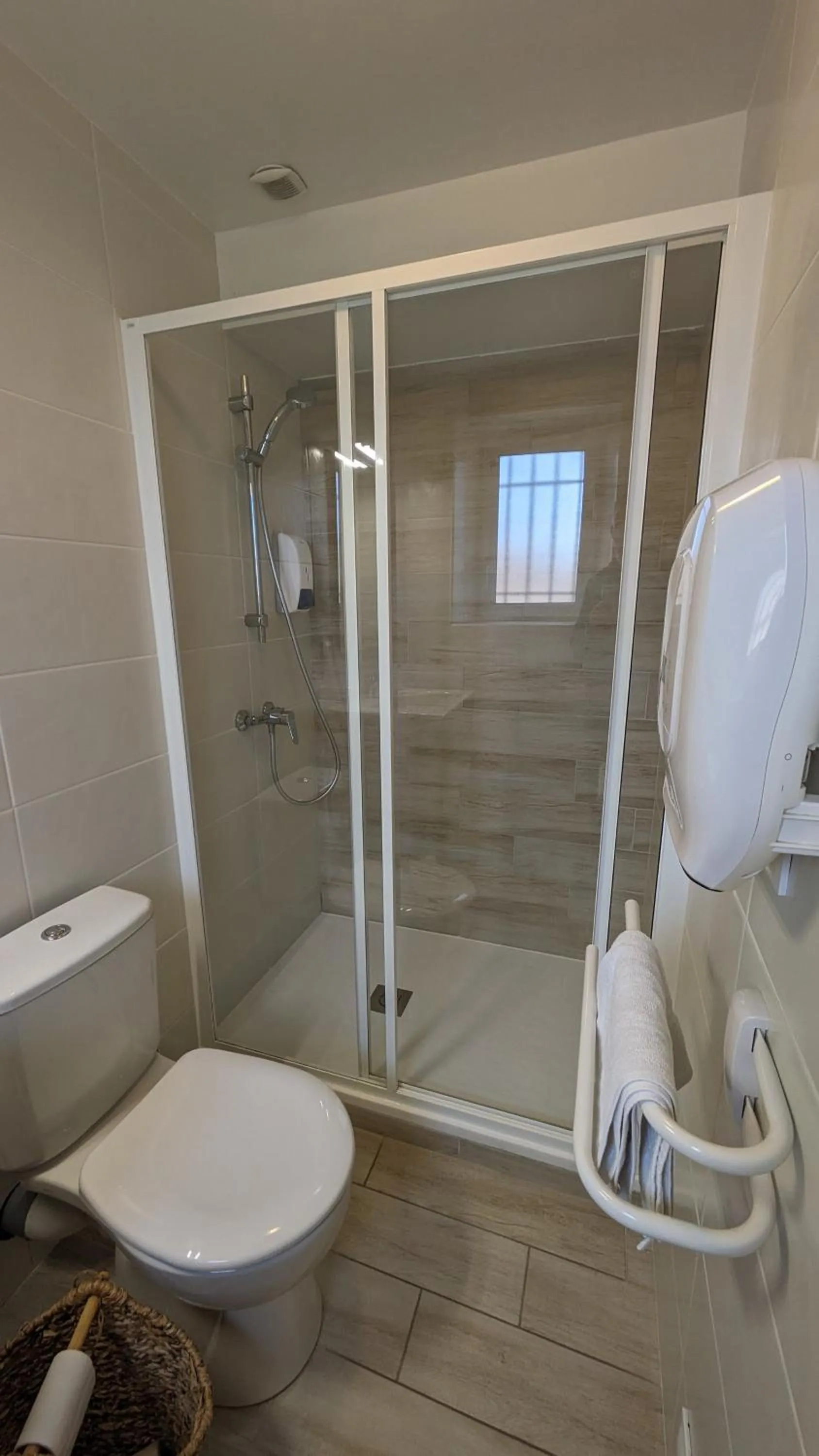 Shower in La Ferme des Denis