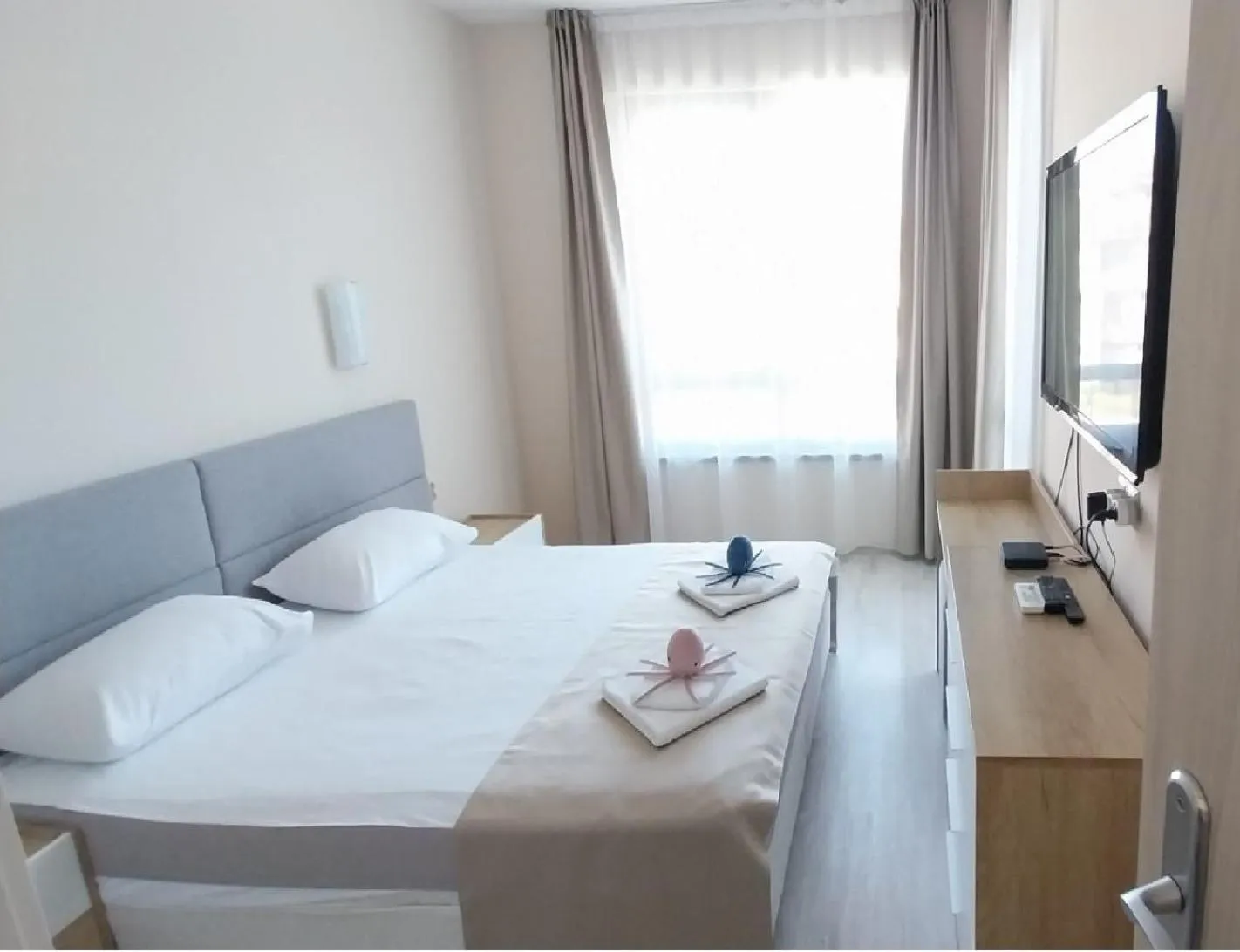 Bed in Sea Dreams Apartment