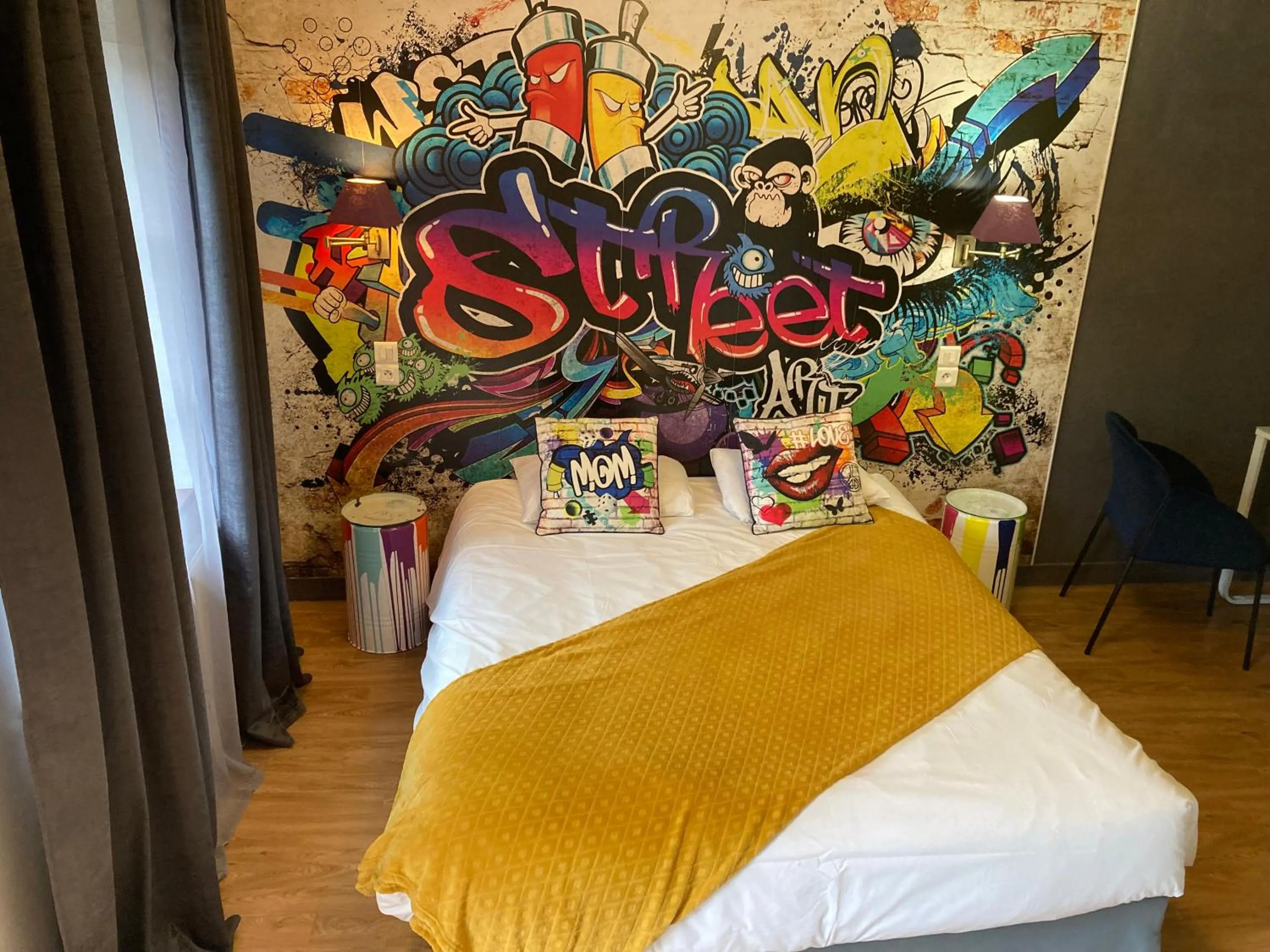 Bed in Logis Auberge De Launay