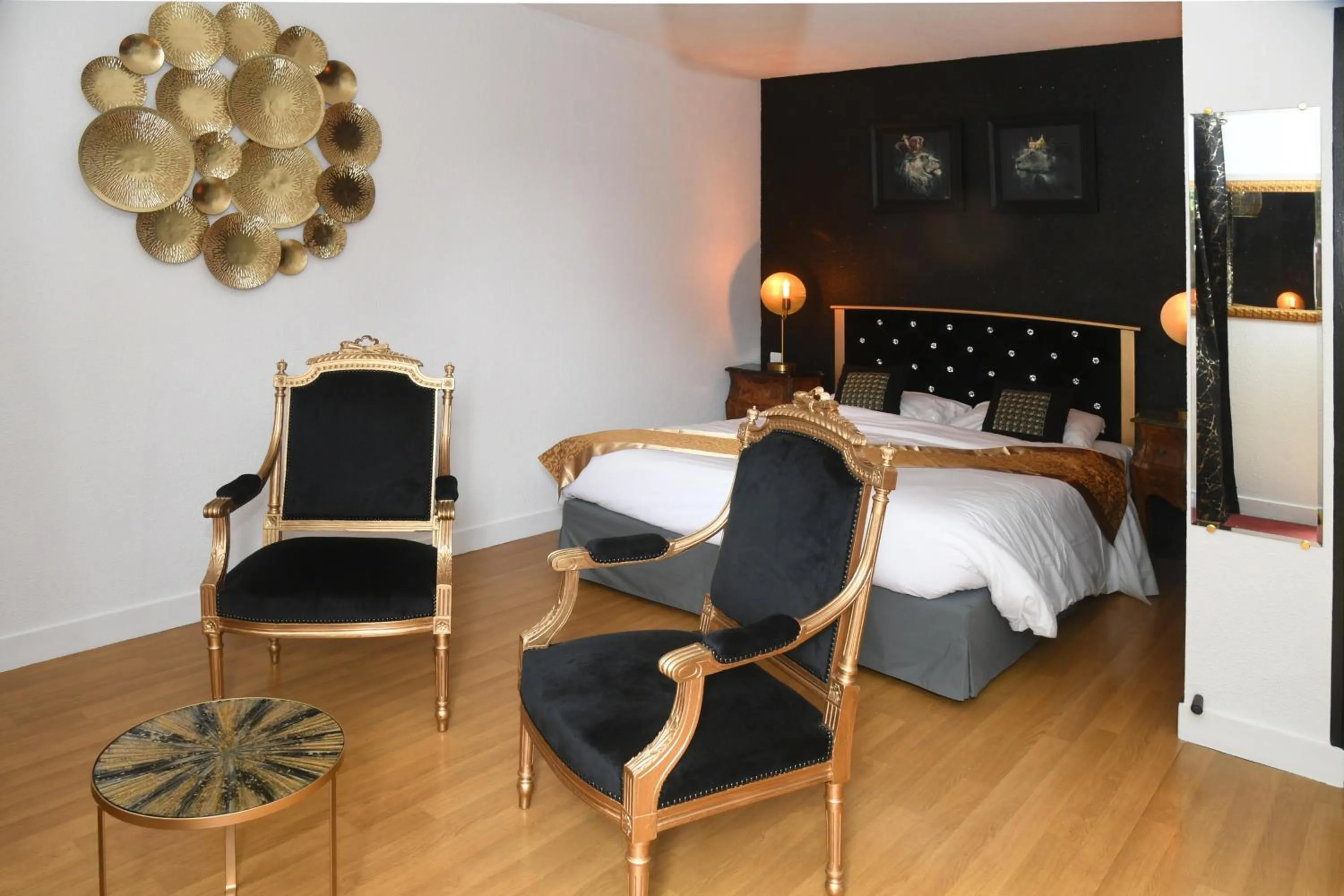 Bed in Logis Auberge De Launay