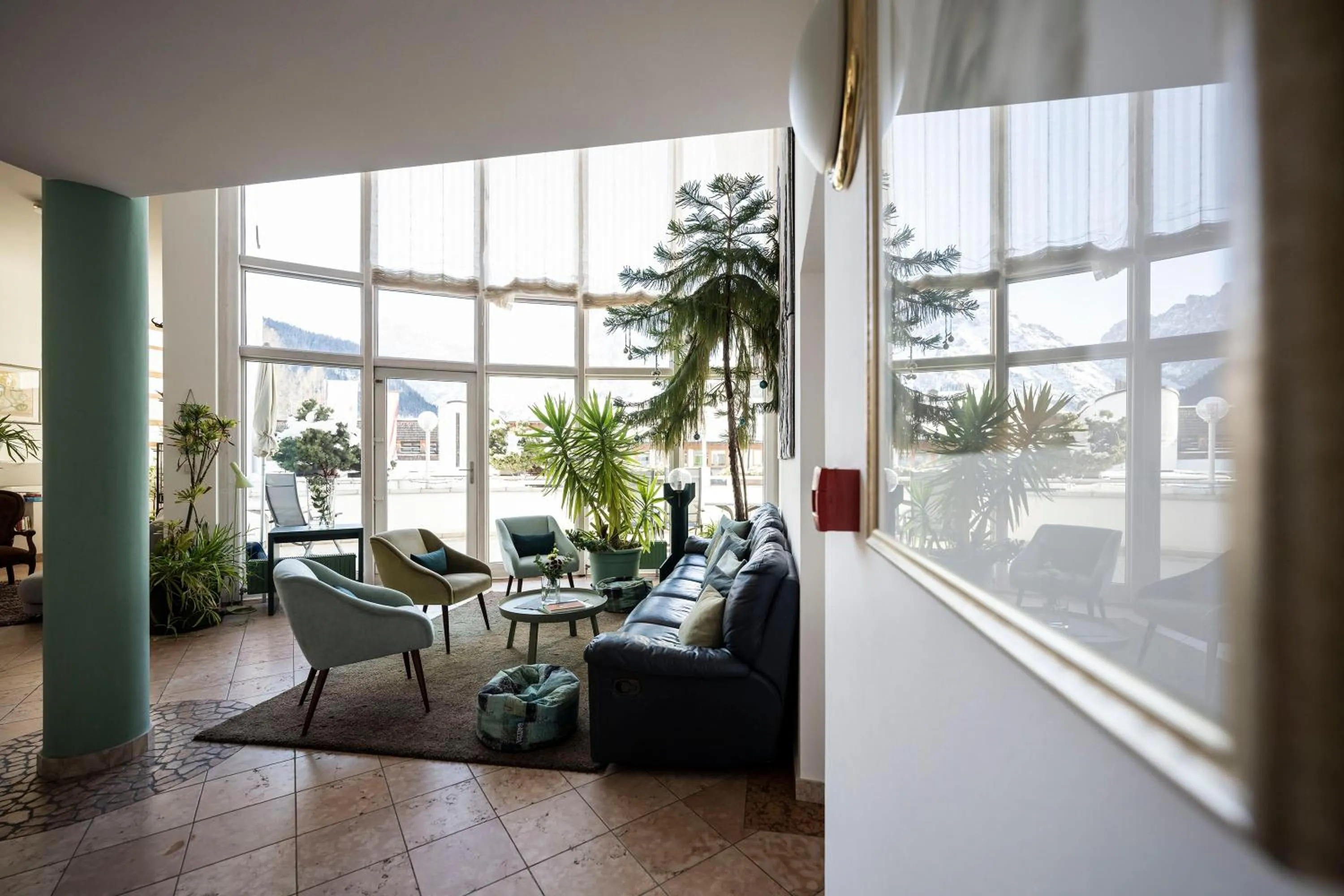 Communal lounge/ TV room in Residence Königswarte Strata Sexten