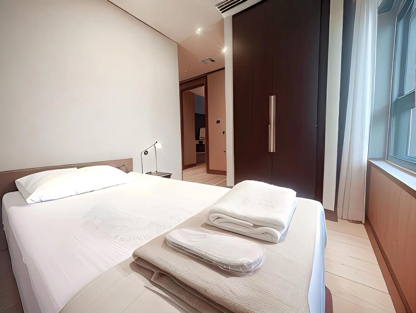 Bedroom, Bed in The Townhouses The Pearl