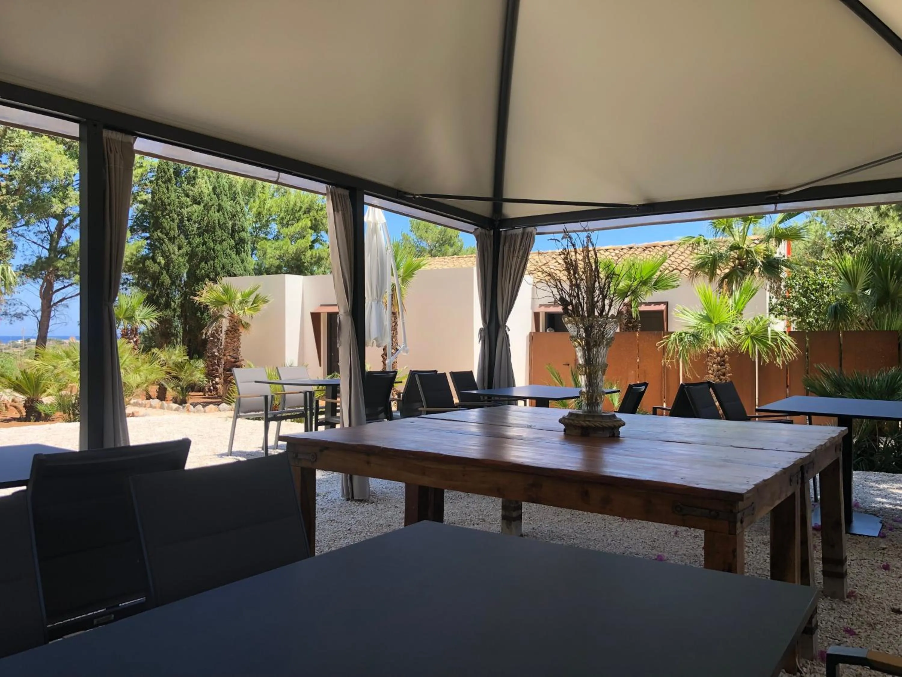 Breakfast in Araja Villa&Suite by Geocharme