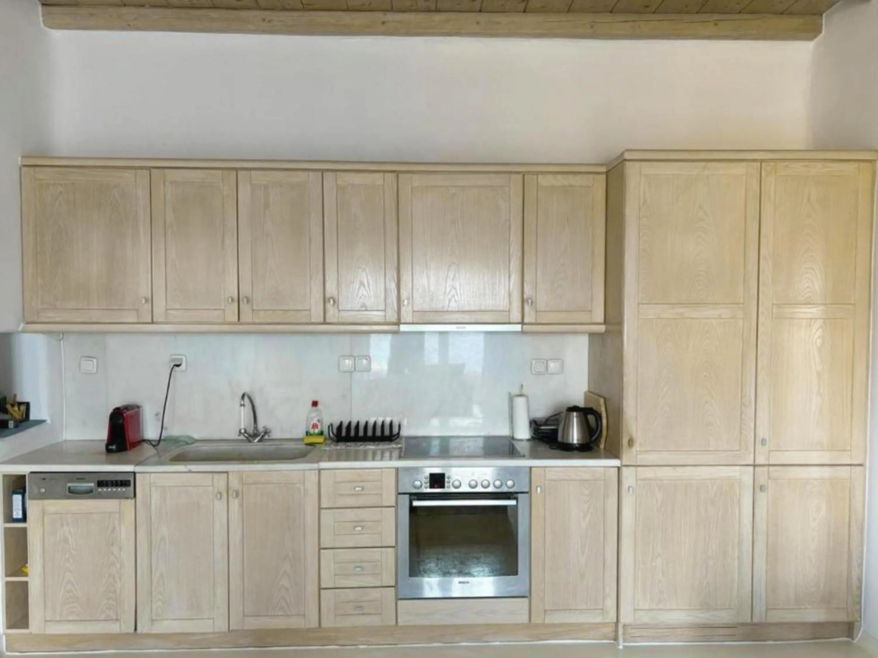 kitchen in White Rock Suites & Villas