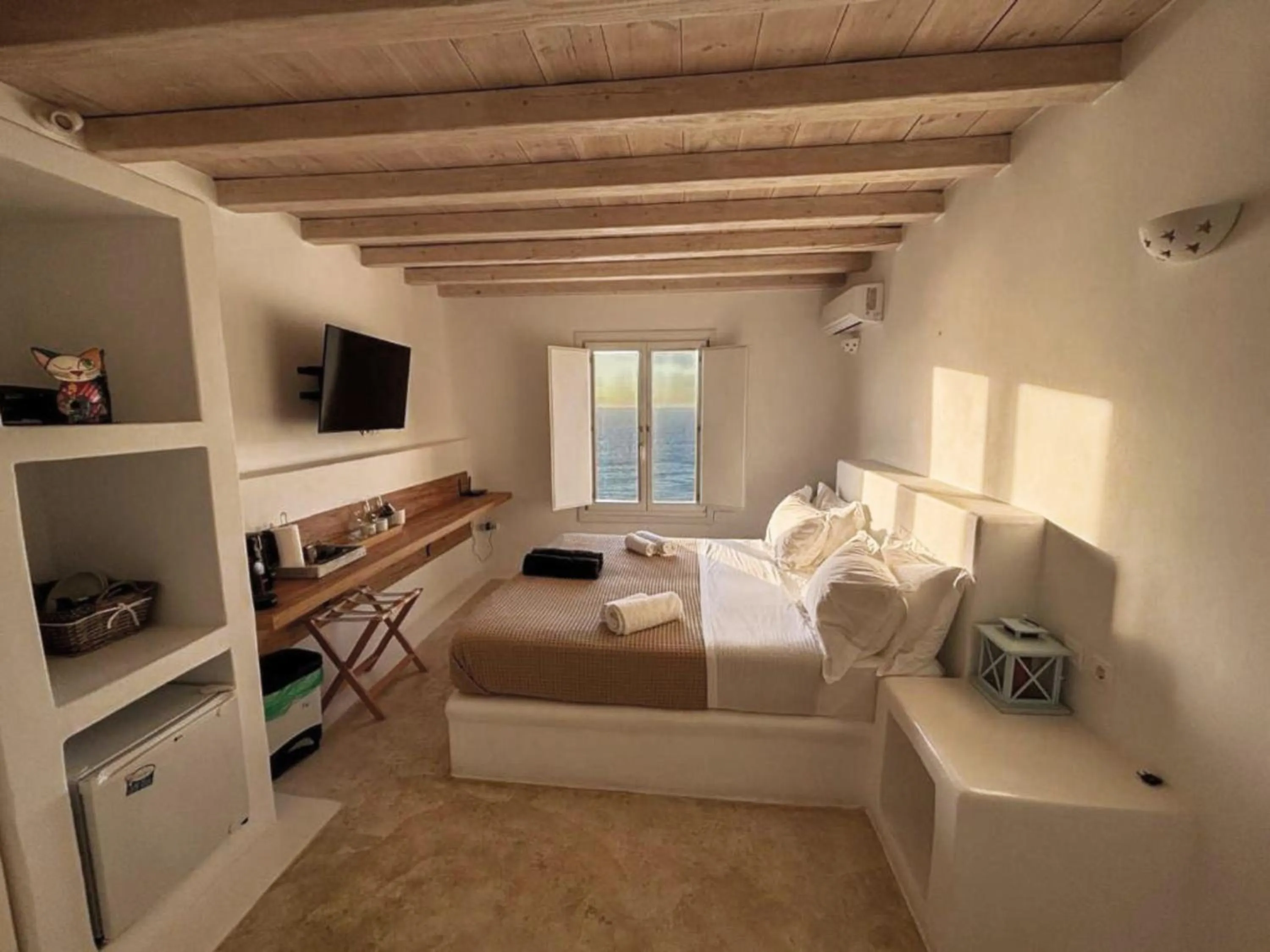 Bedroom in White Rock Suites & Villas