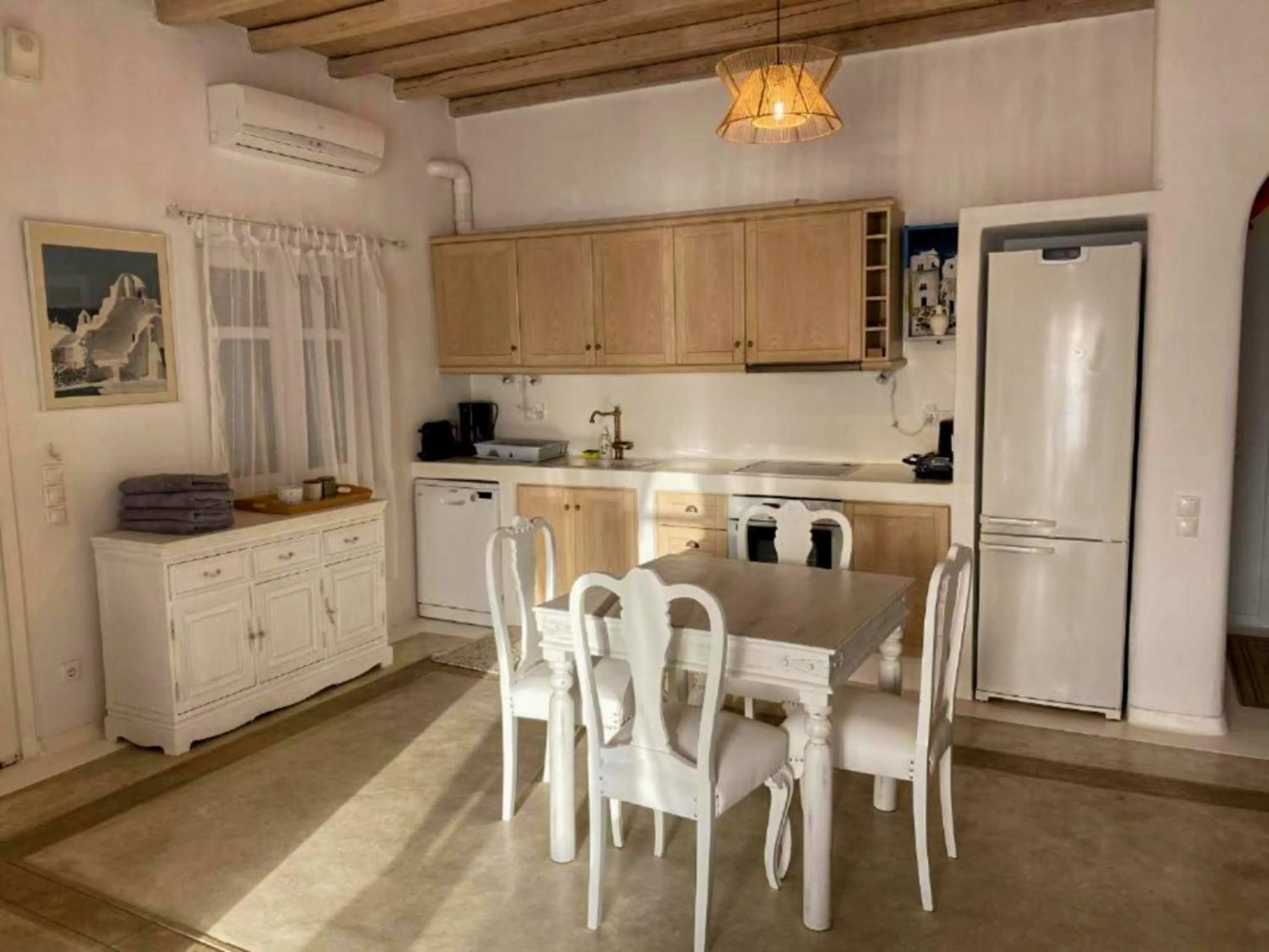 Dining area in White Rock Suites & Villas