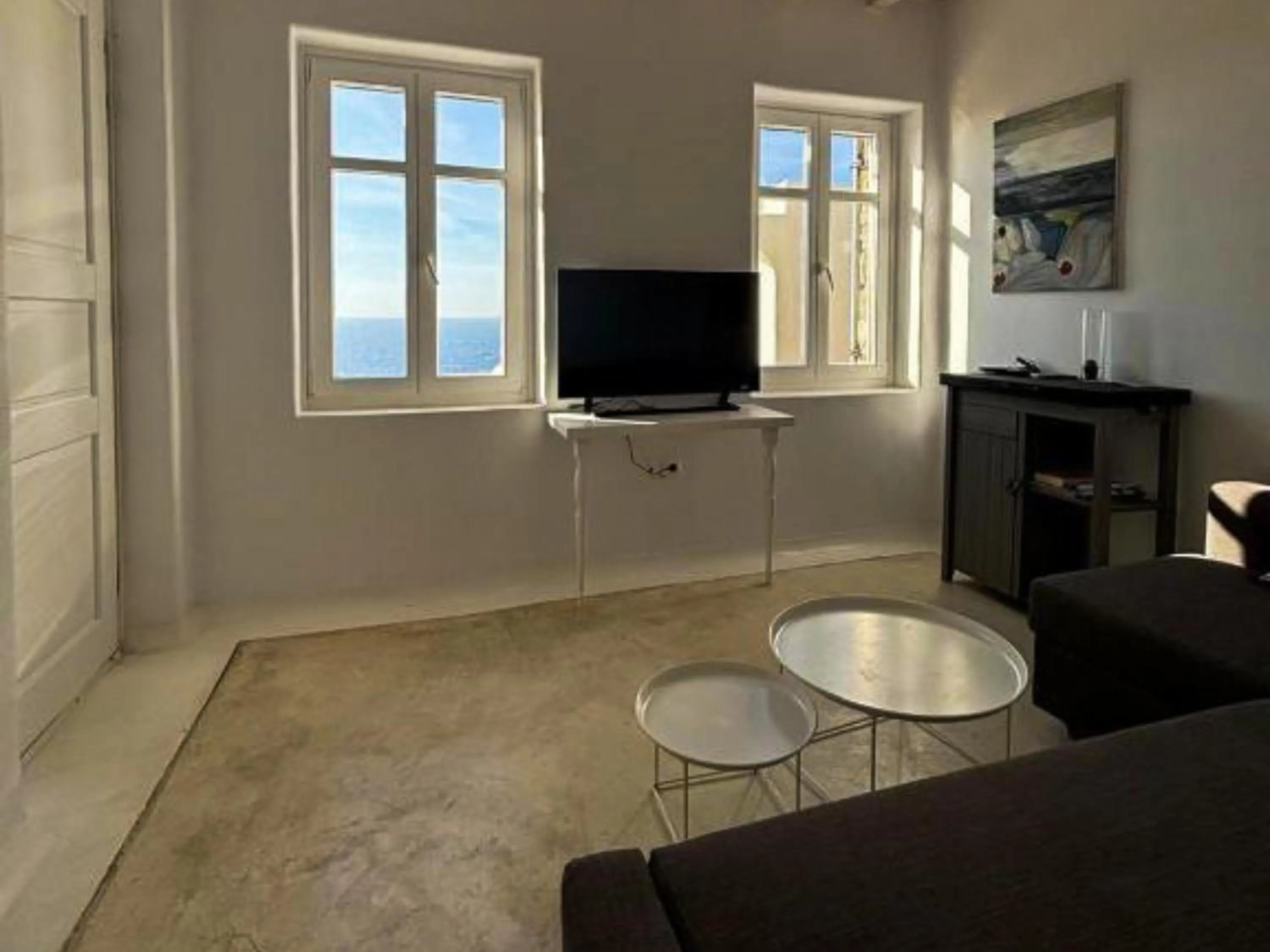 Seating area in White Rock Suites & Villas