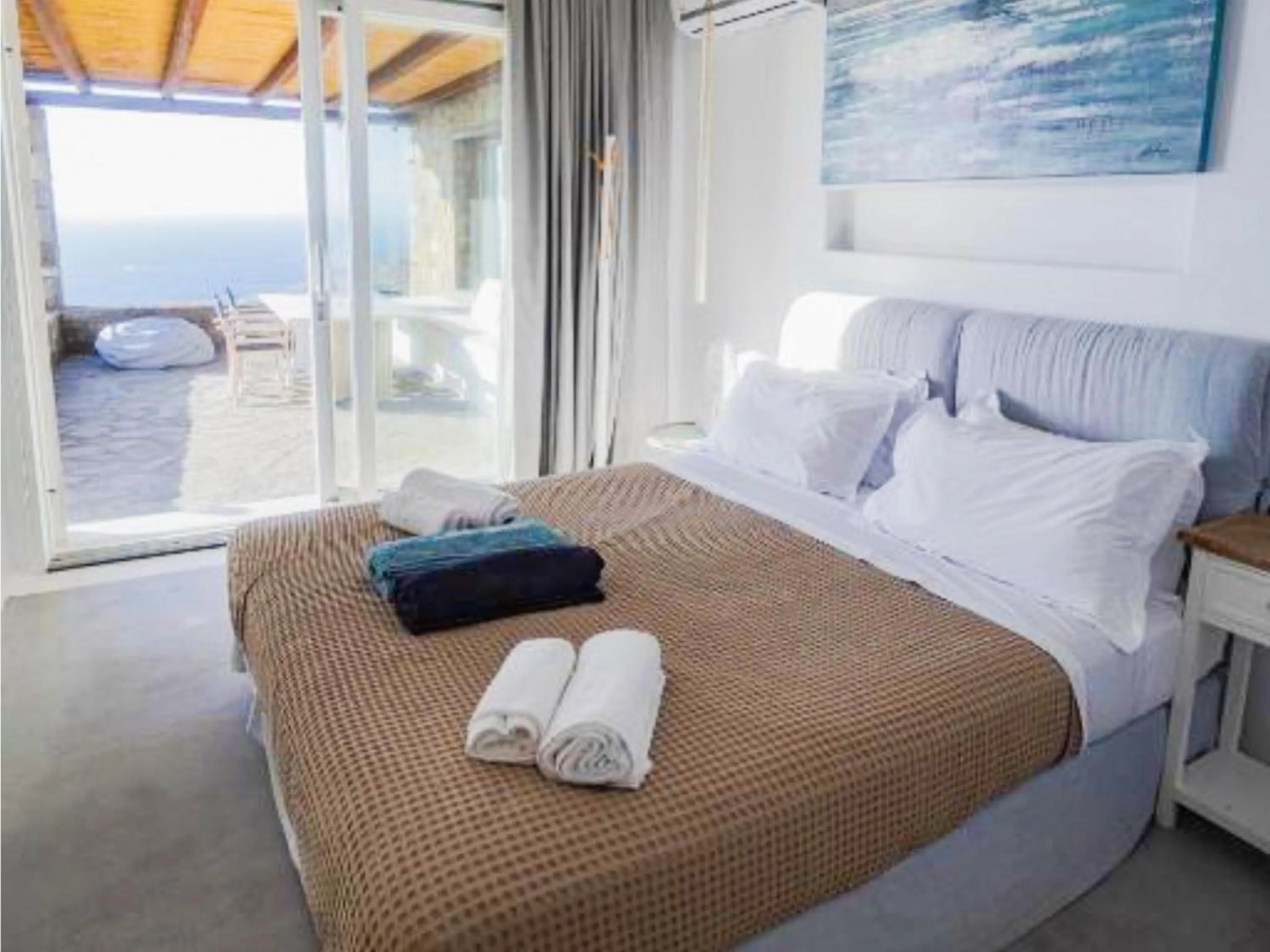 Bed in White Rock Suites & Villas
