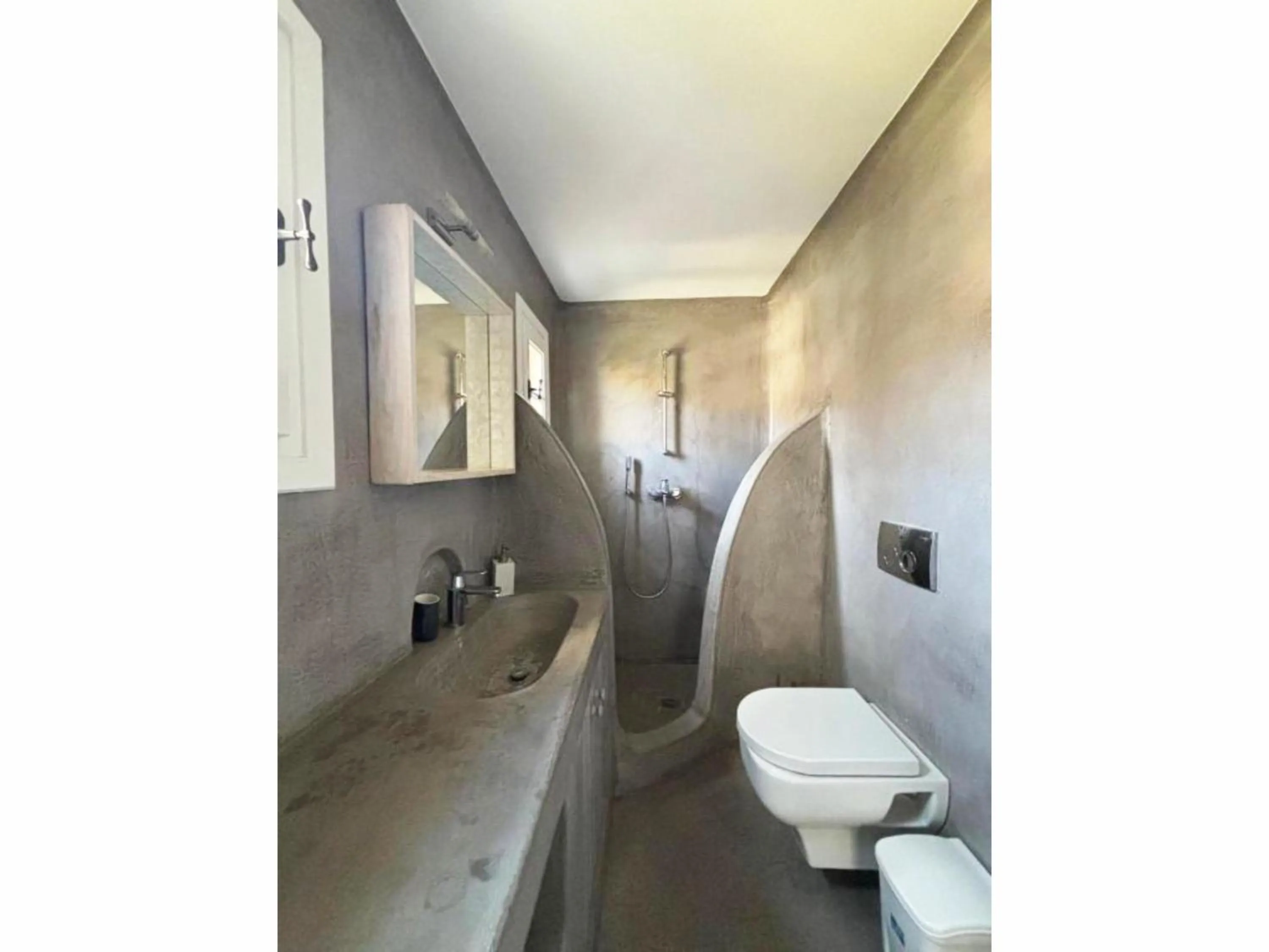 Bathroom in White Rock Suites & Villas