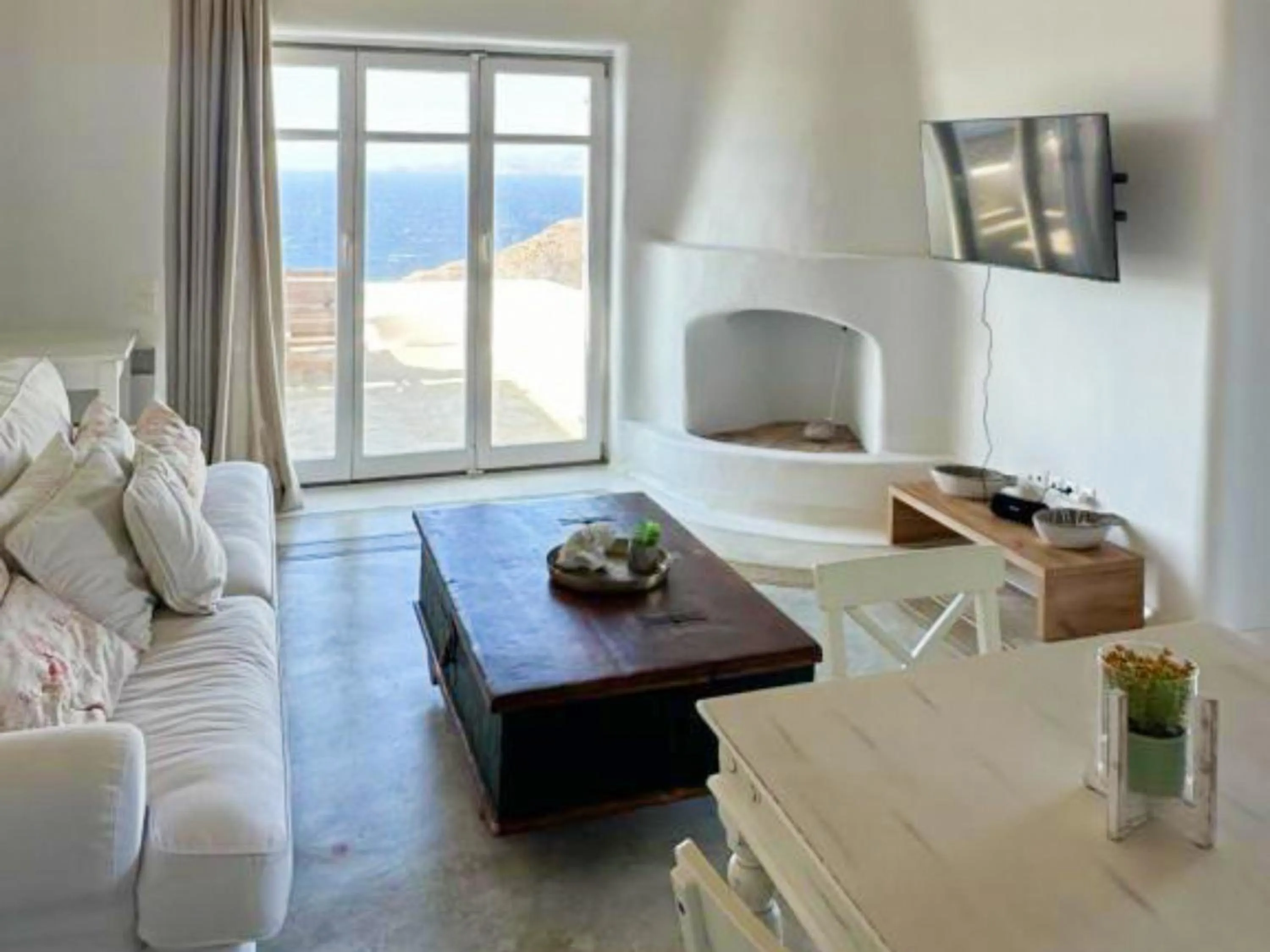 Living room in White Rock Suites & Villas