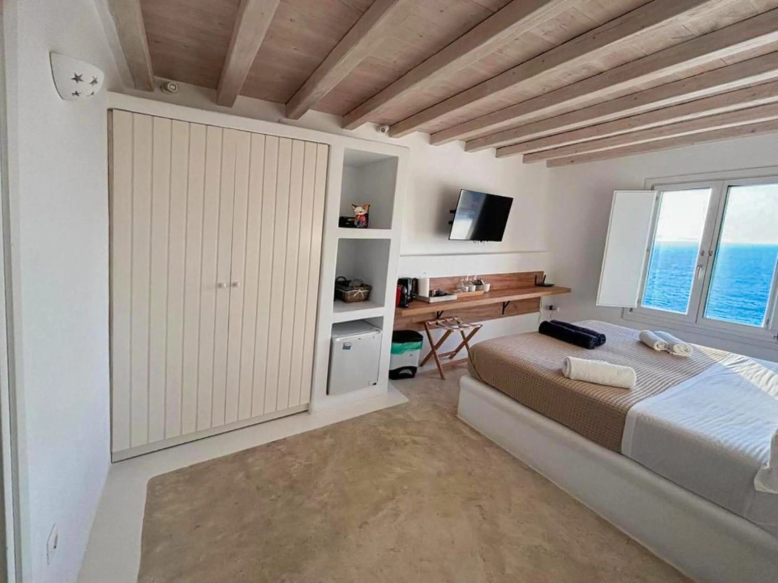 Bedroom in White Rock Suites & Villas