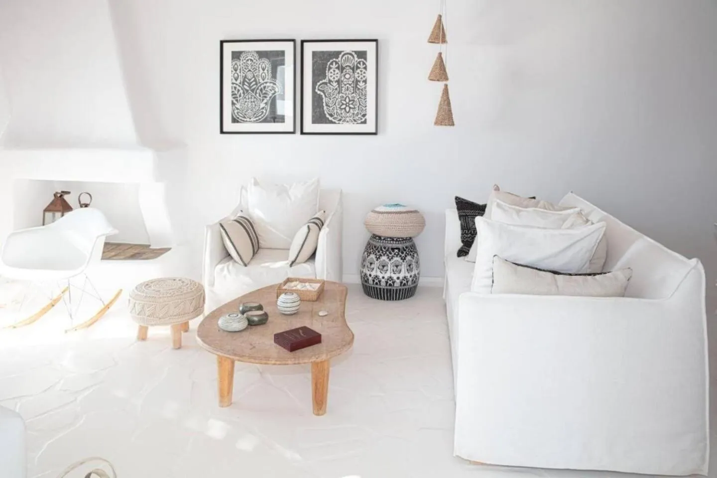 Living room, Bed in White Rock Suites & Villas