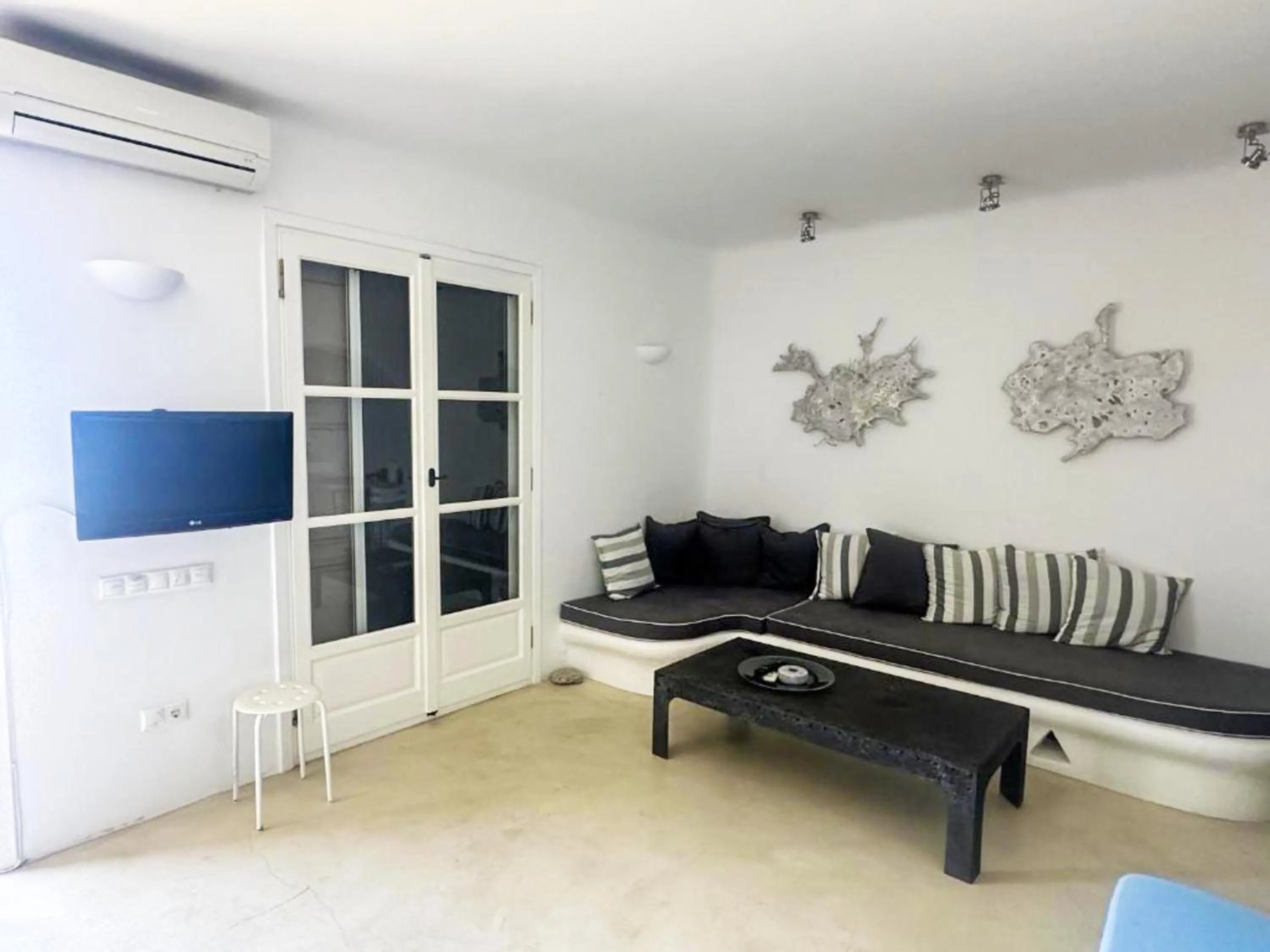 Living room in White Rock Suites & Villas