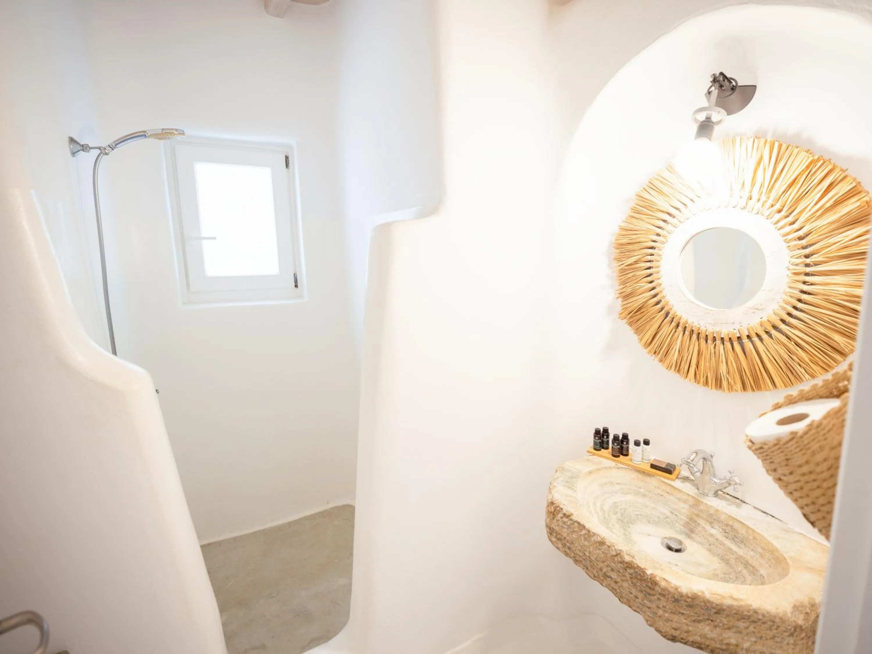 Bathroom in White Rock Suites & Villas