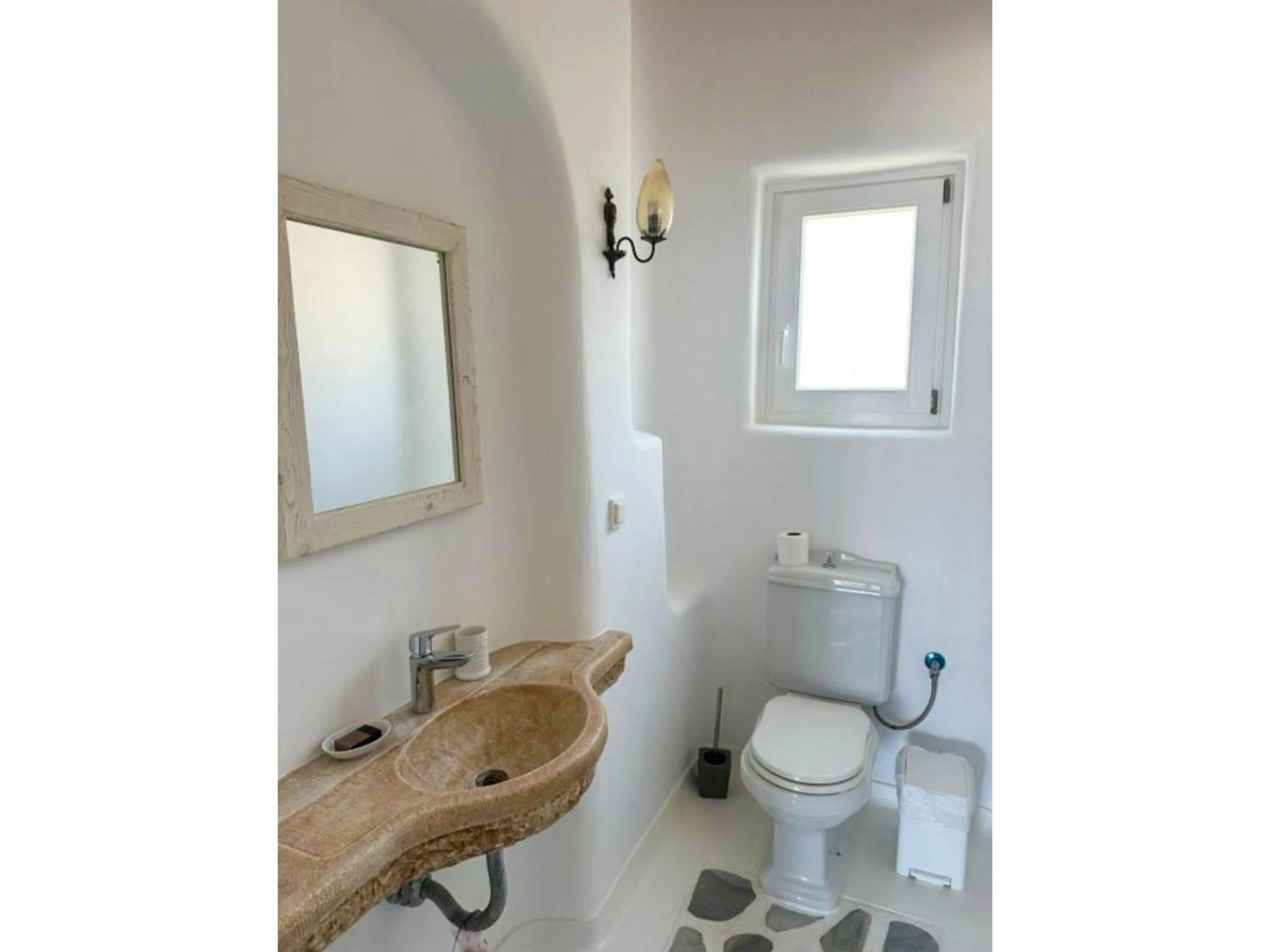 Bathroom in White Rock Suites & Villas