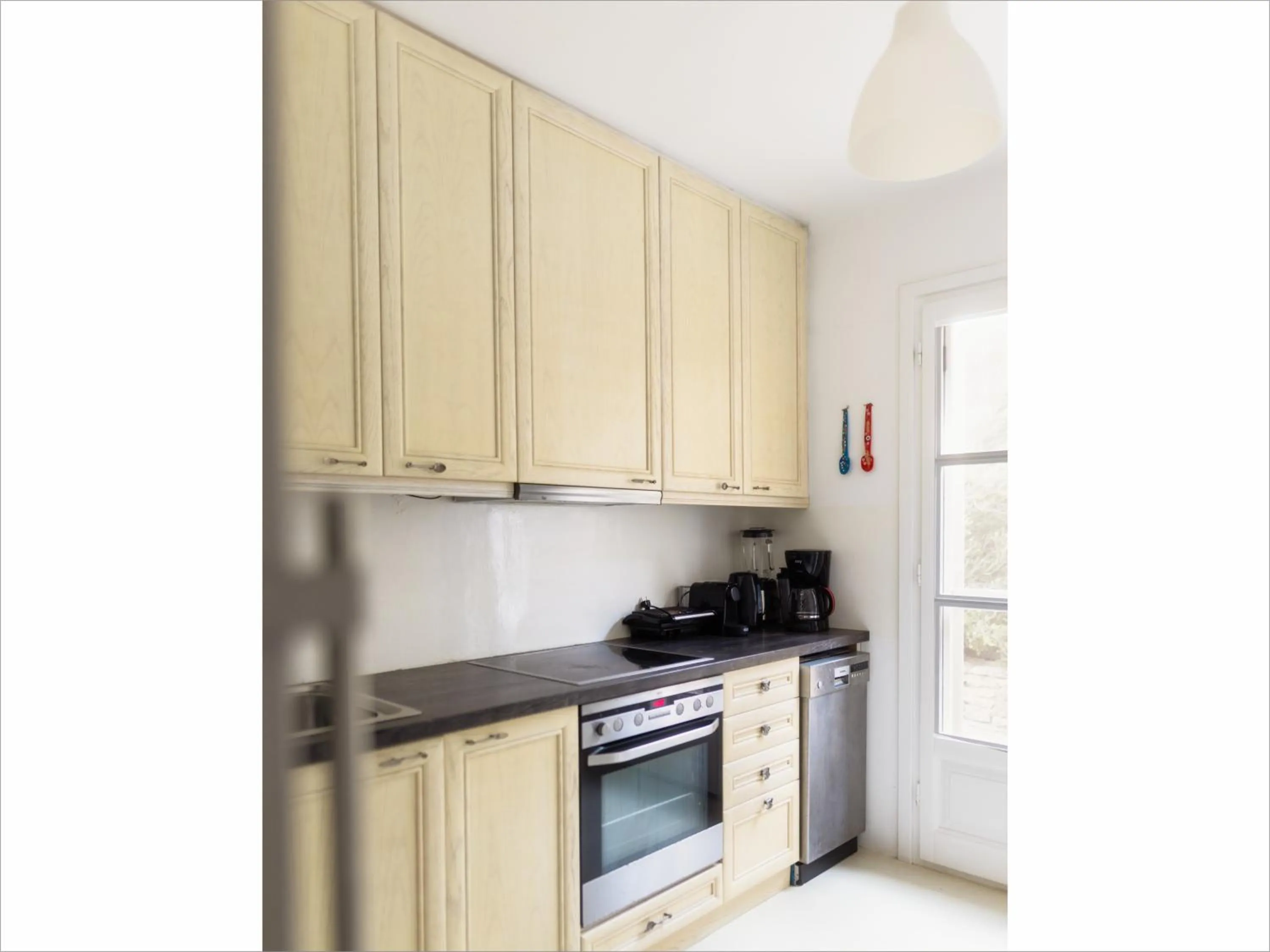 kitchen in White Rock Suites & Villas