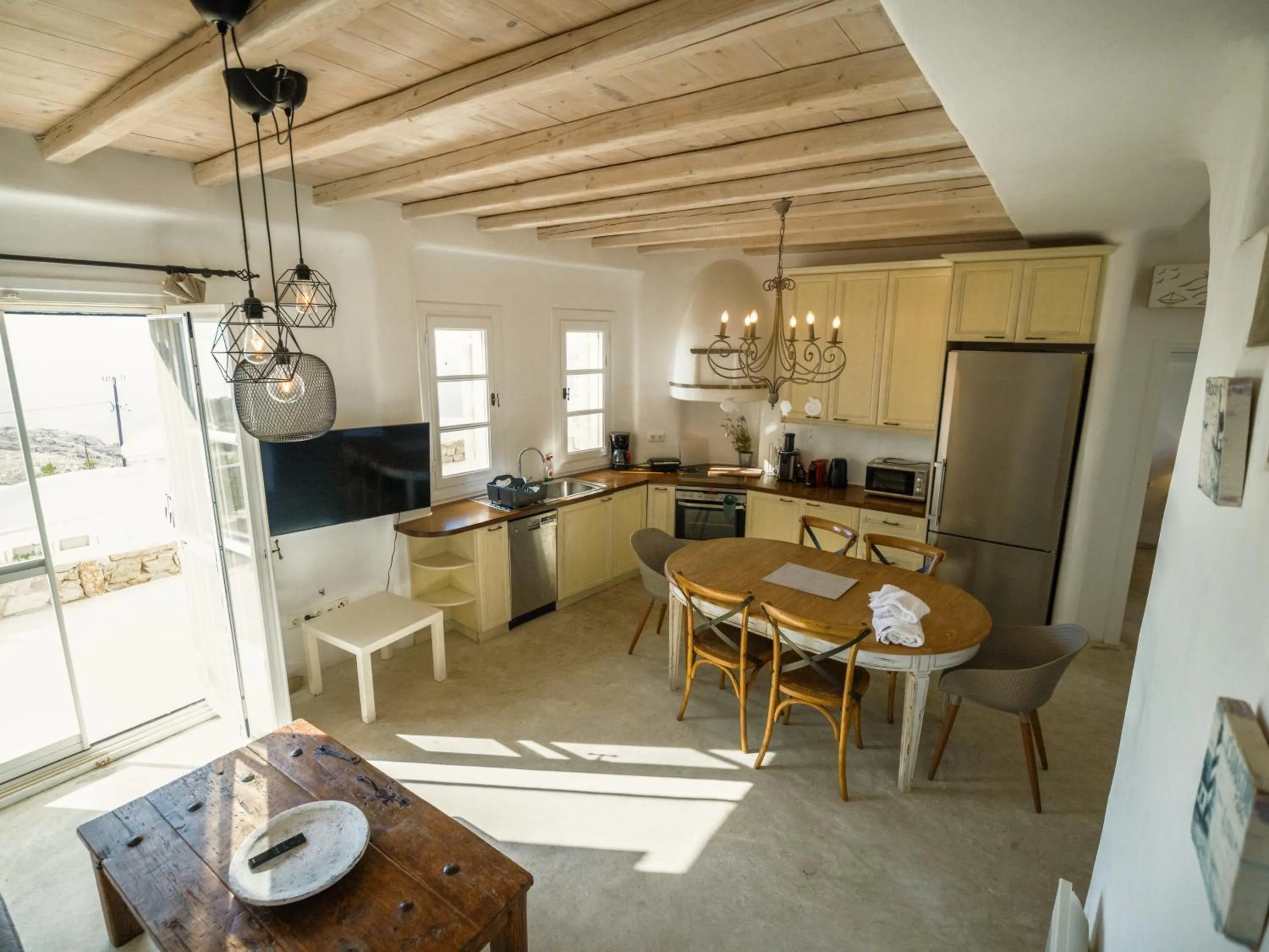 kitchen in White Rock Suites & Villas