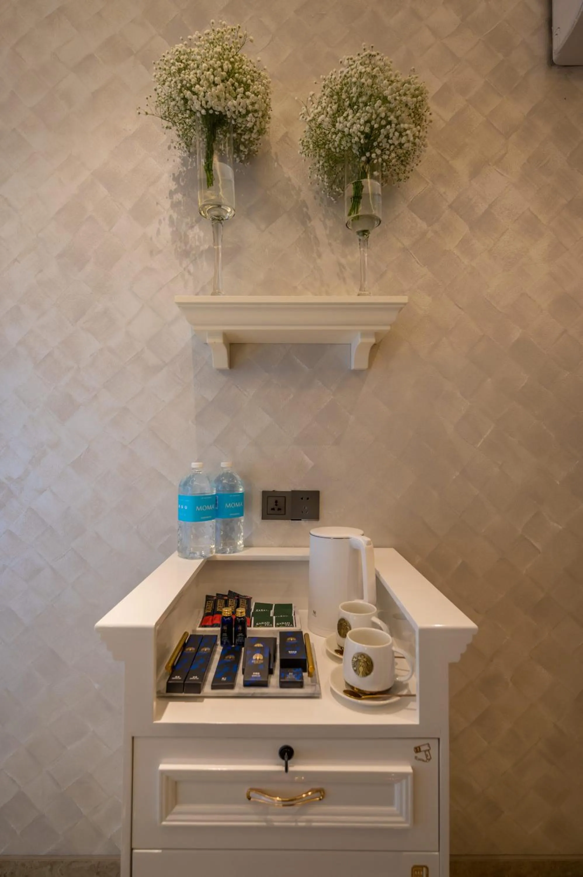 Coffee/tea facilities in A Residence @ Between Hilton & Cititel Hotel