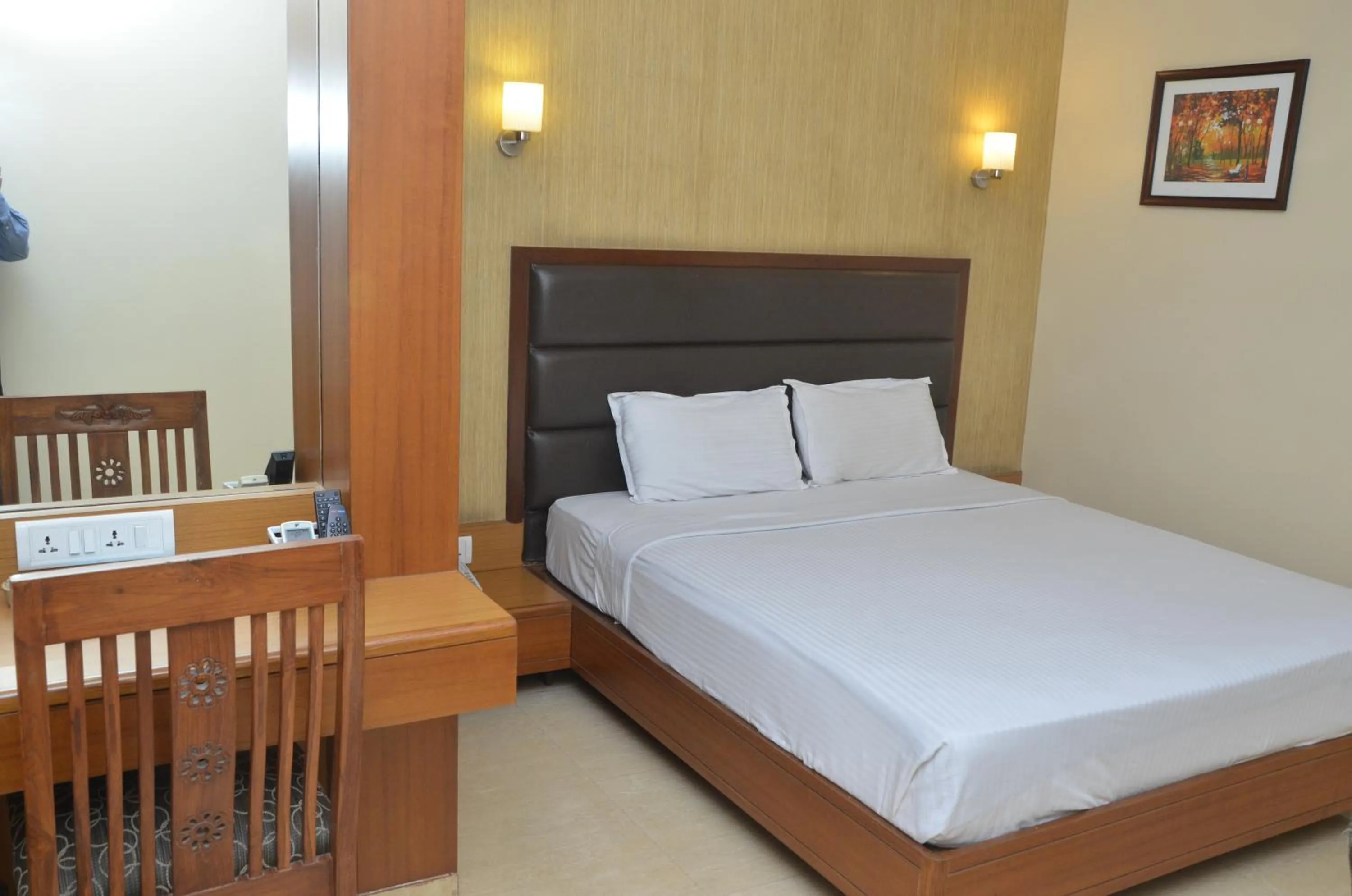 HOTEL ASHRAY INTERNATIONAL, SION - Near BKC