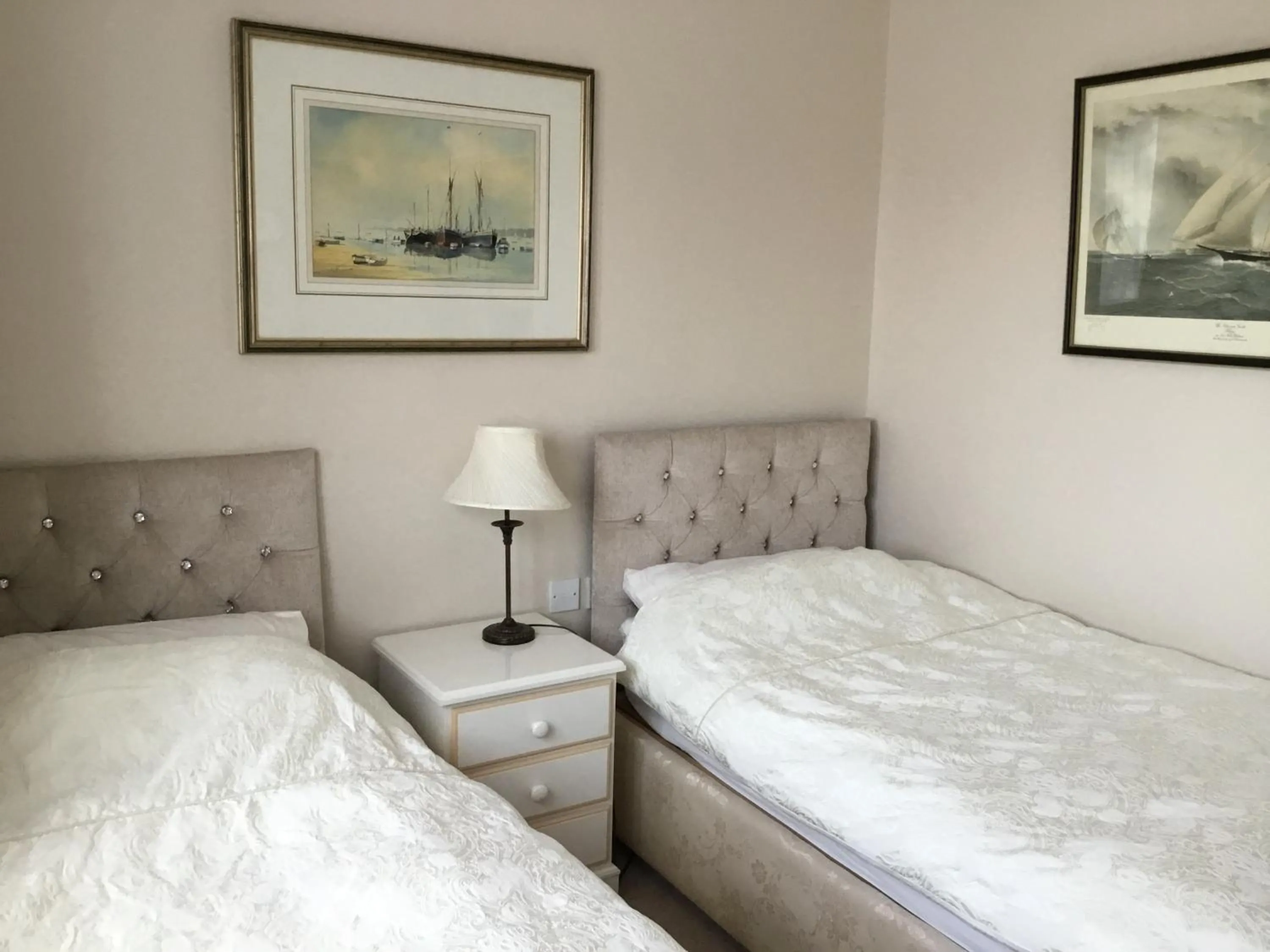 Bedroom, Bed in Strawberry Fields