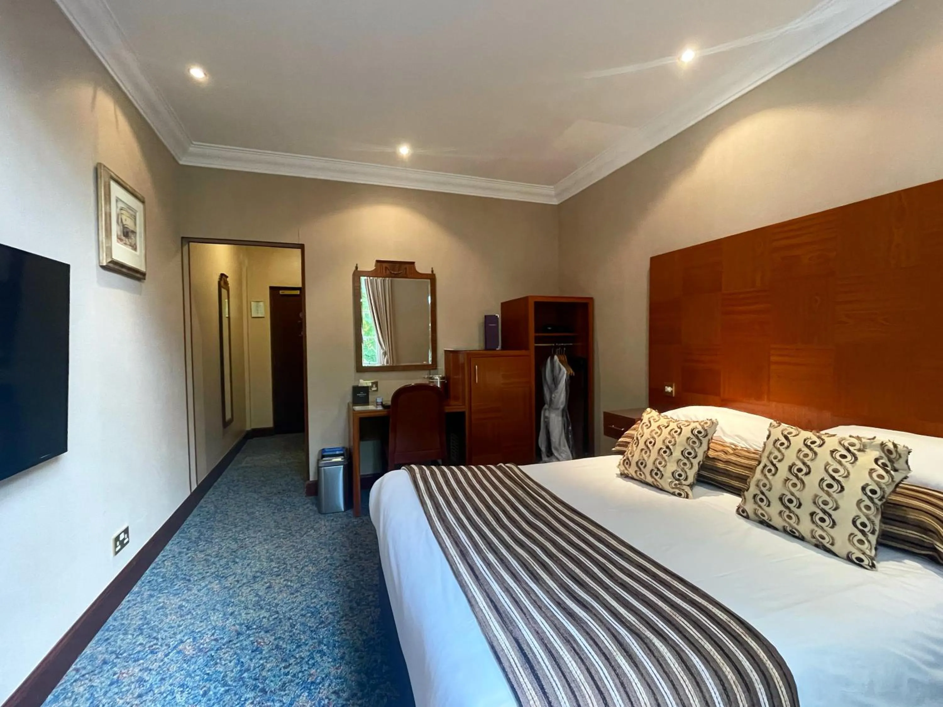 Bed in The Mansefield Hotel