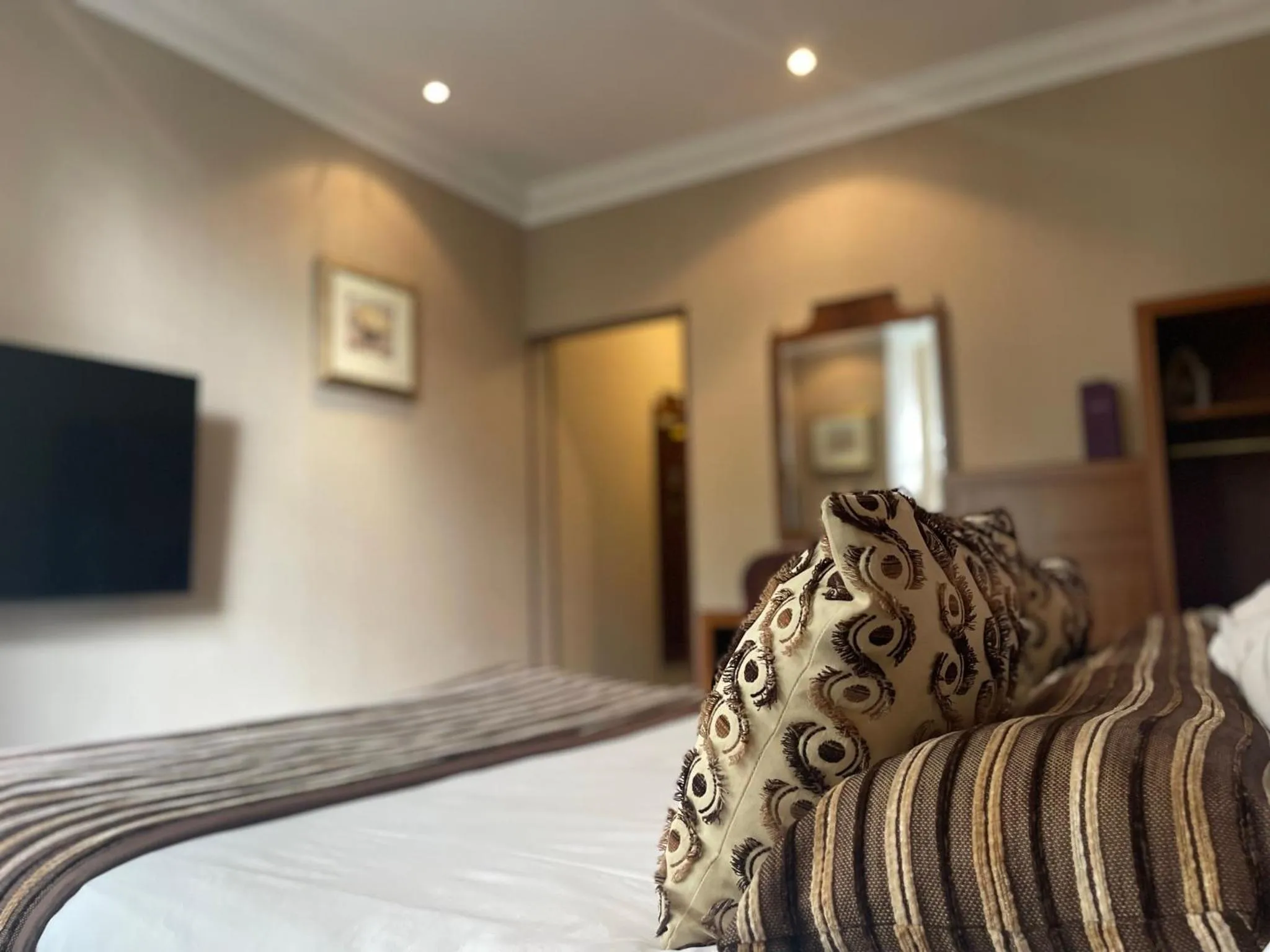 Bed in The Mansefield Hotel