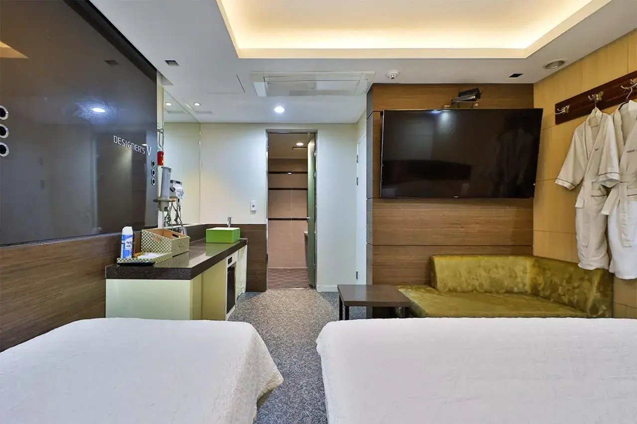 TV and multimedia, Bed in Moonbay Hotel TV and multimedia, Bed in Moonbay Hotel